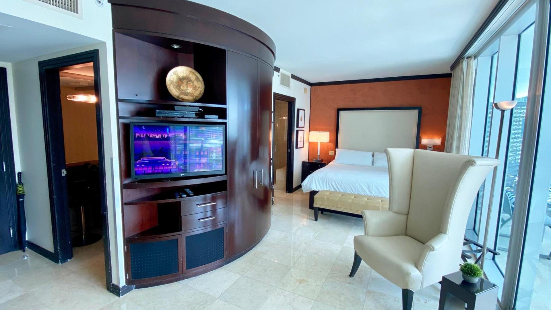 Boutique Suites 3 min walk to beach photo 27