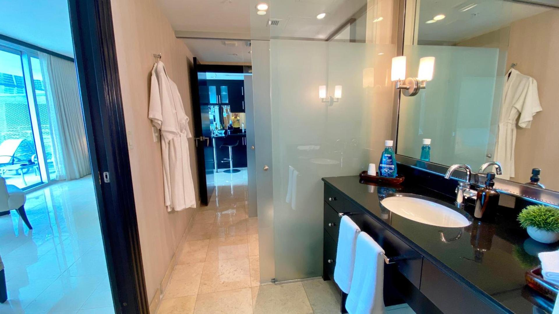 Boutique Suites 3 min walk to beach photo 25