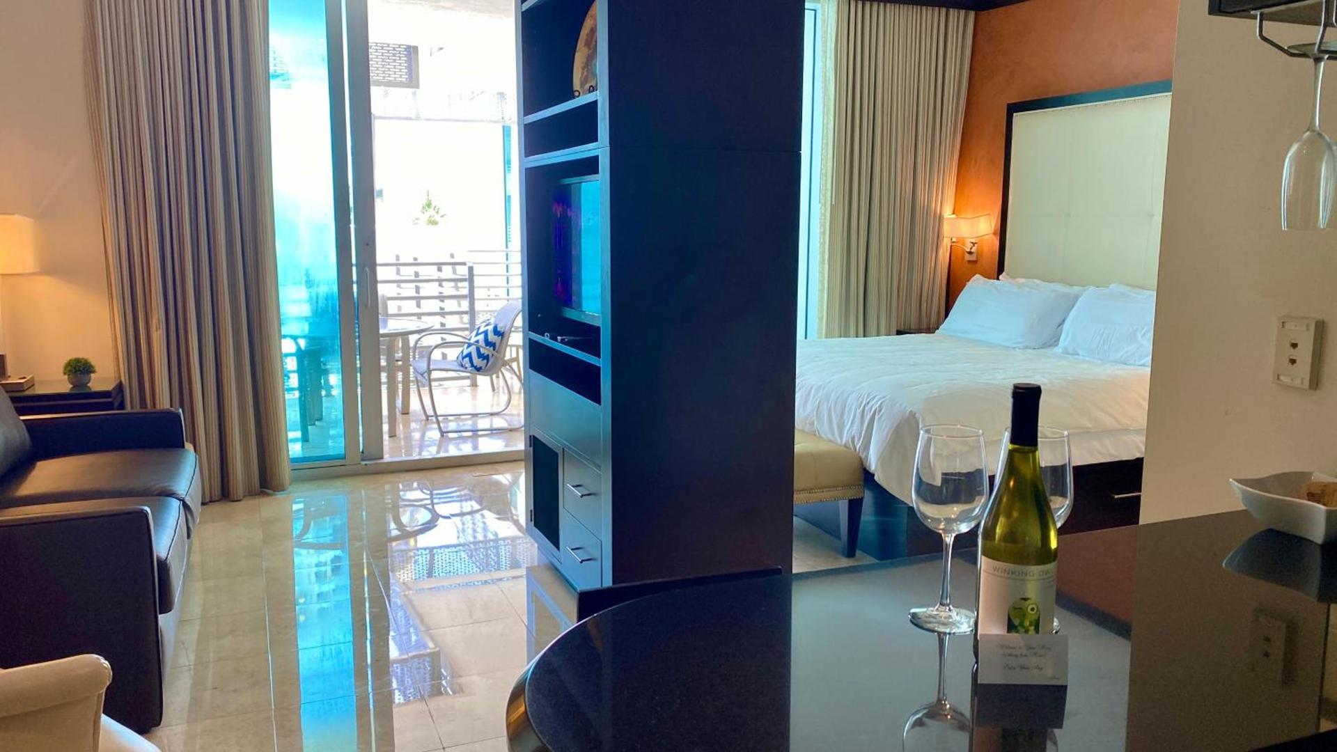 Boutique Suites 3 min walk to beach photo 32