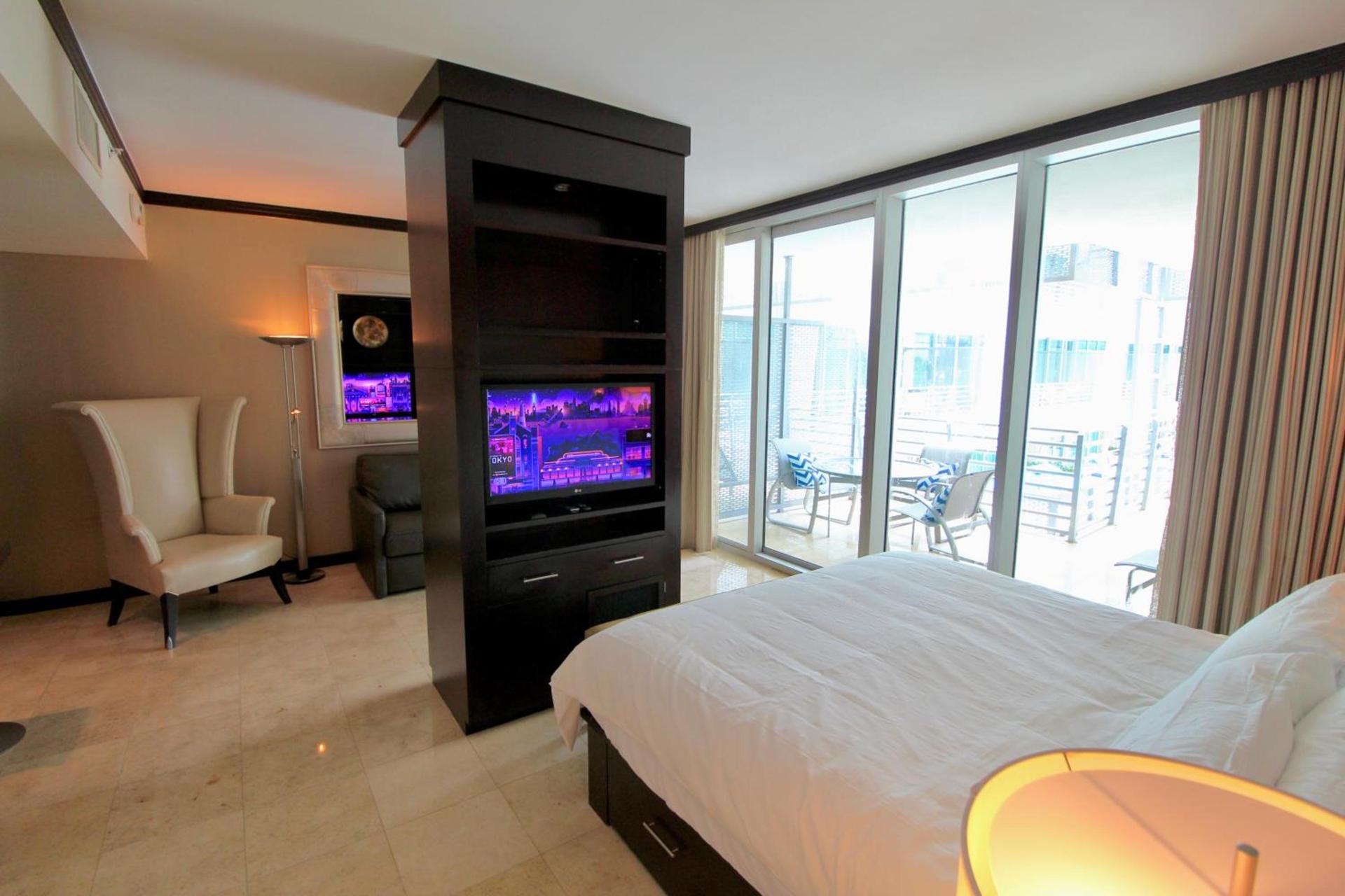 Boutique Suites 3 min walk to beach photo 41