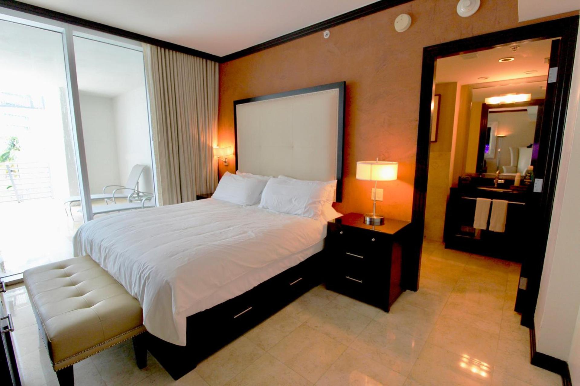 Boutique Suites 3 min walk to beach photo 42