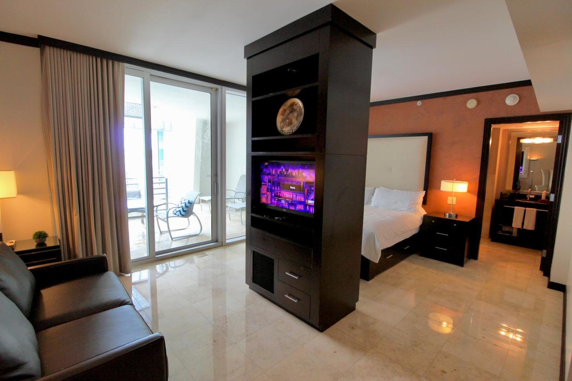 Boutique Suites 3 min walk to beach photo 40