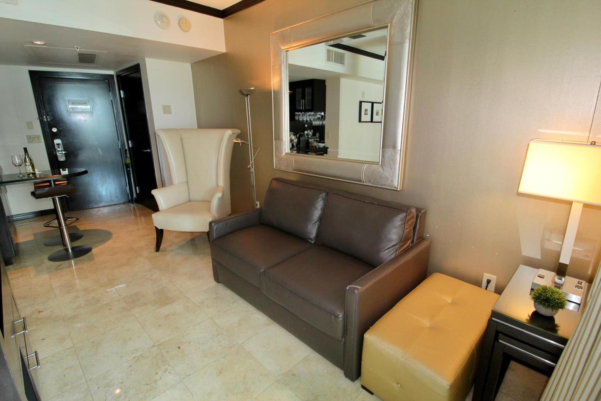 Boutique Suites 3 min walk to beach photo 37