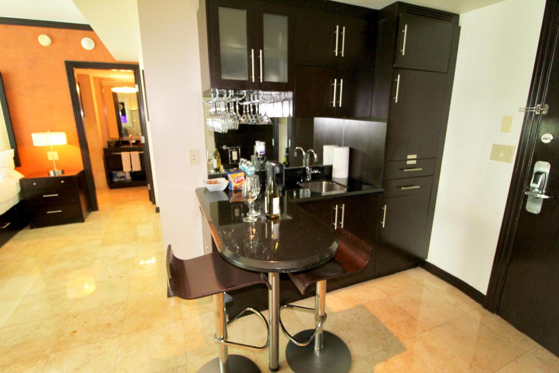 Boutique Suites 3 min walk to beach photo 38