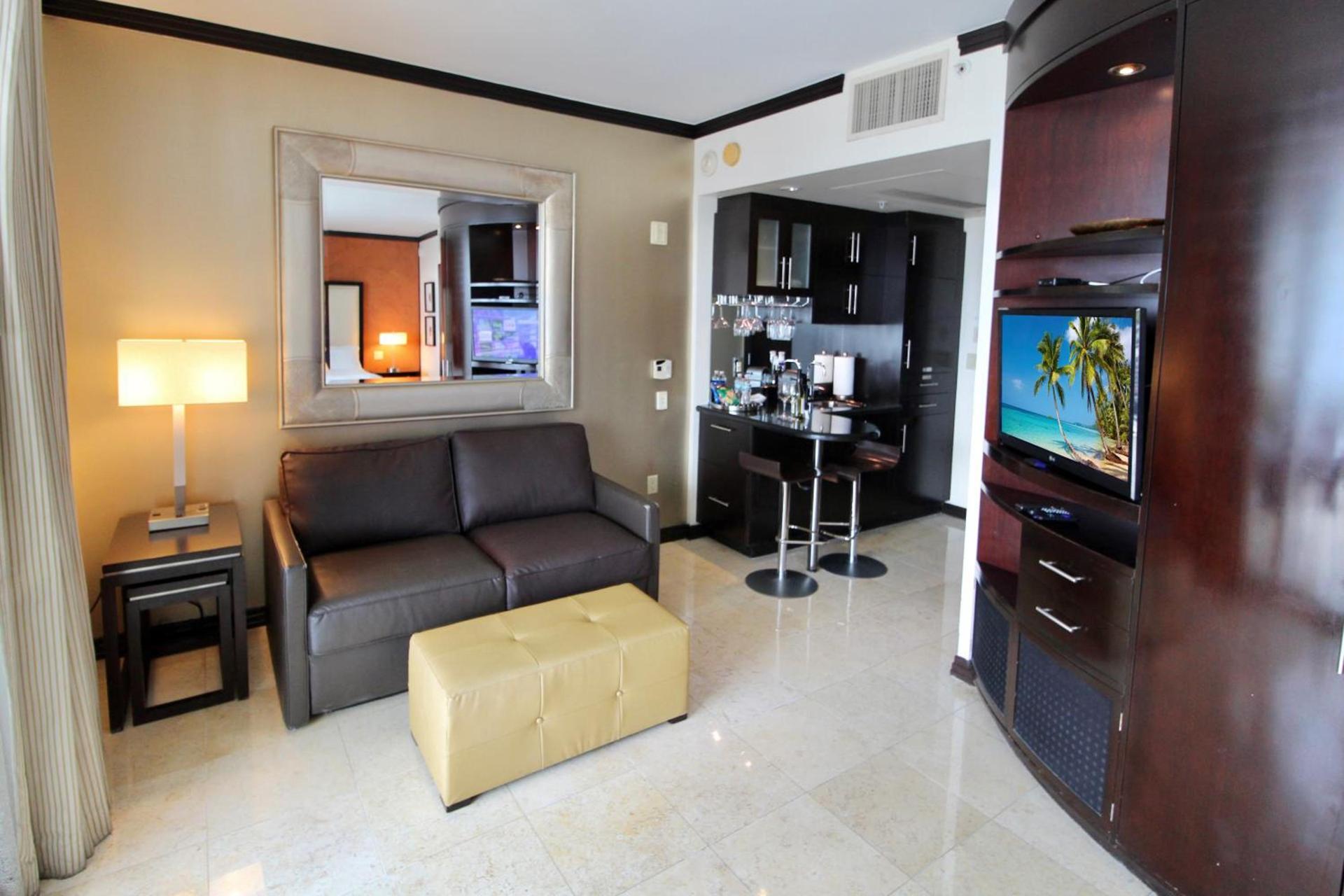 Boutique Suites 3 min walk to beach photo 44