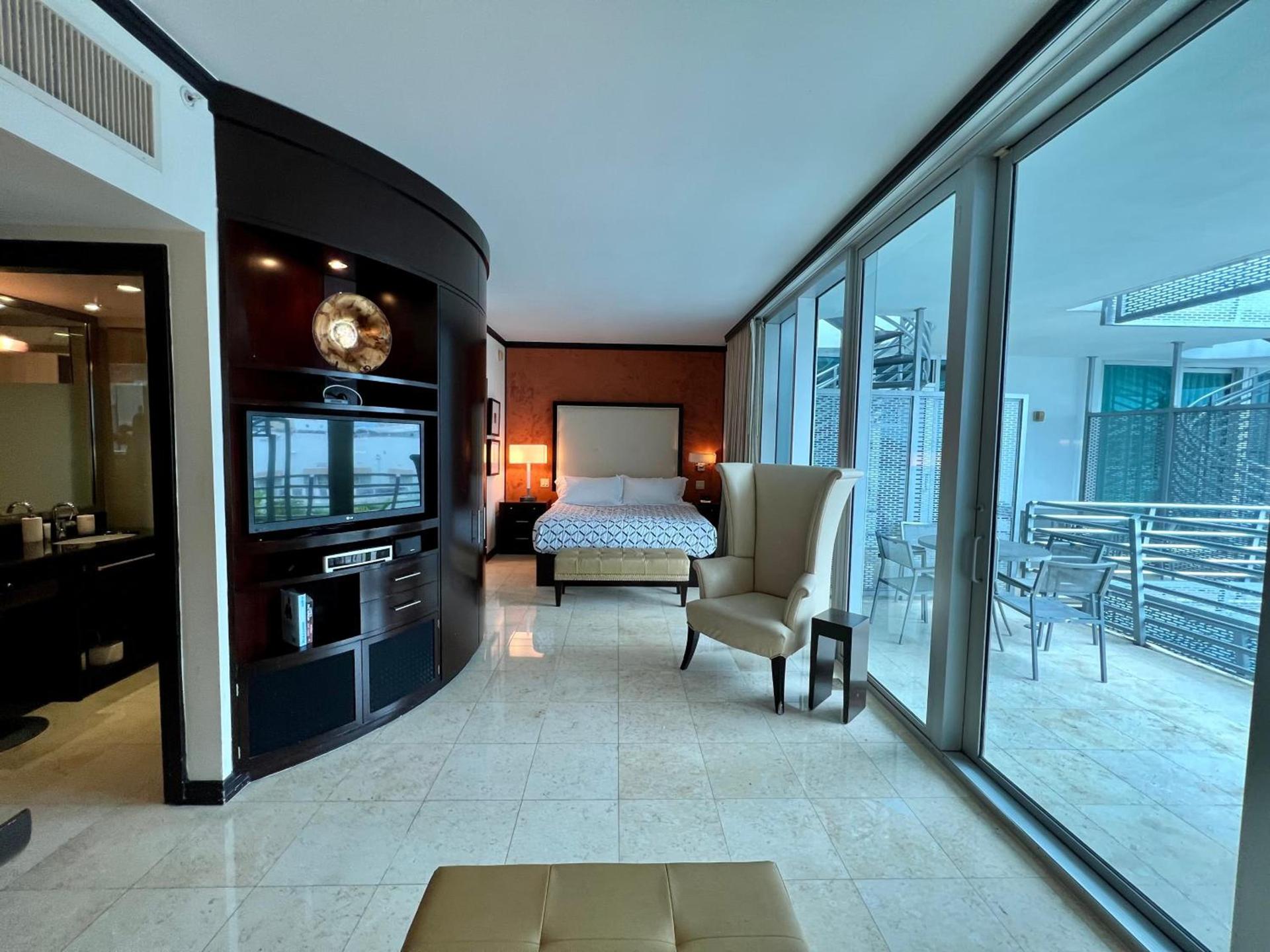 Boutique Suites 3 min walk to beach photo 49