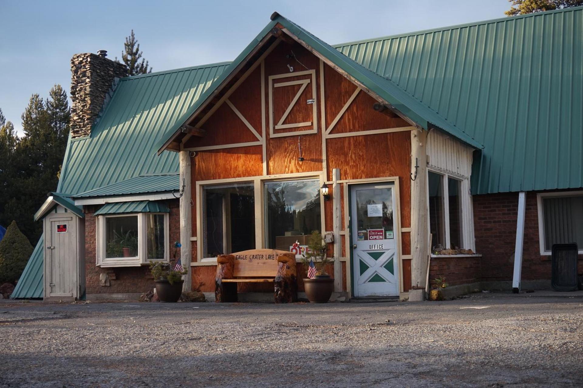 Eagle Crater Lake Inn photo 40