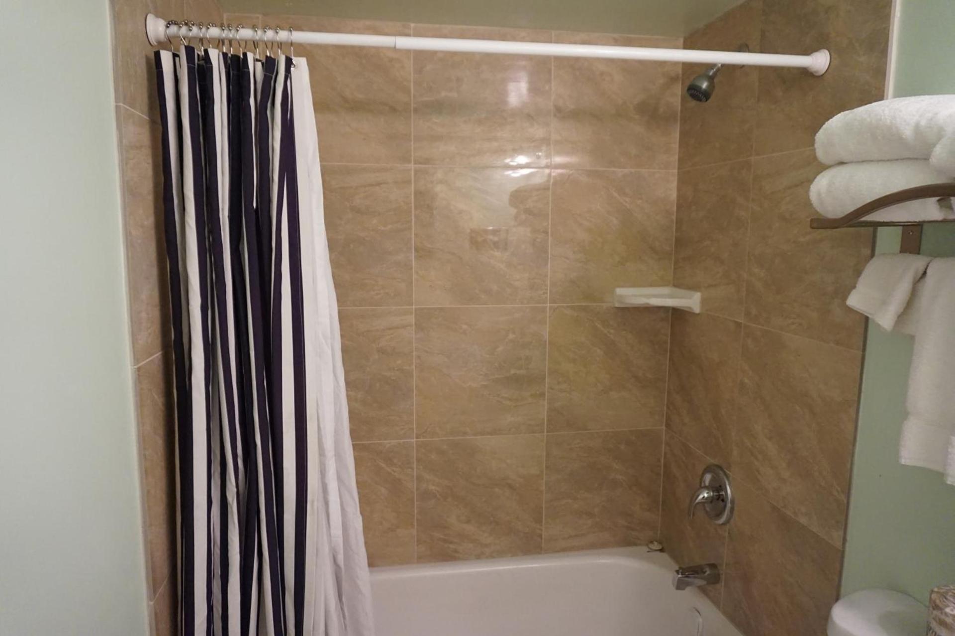 Eagle Crater Lake Inn photo 42