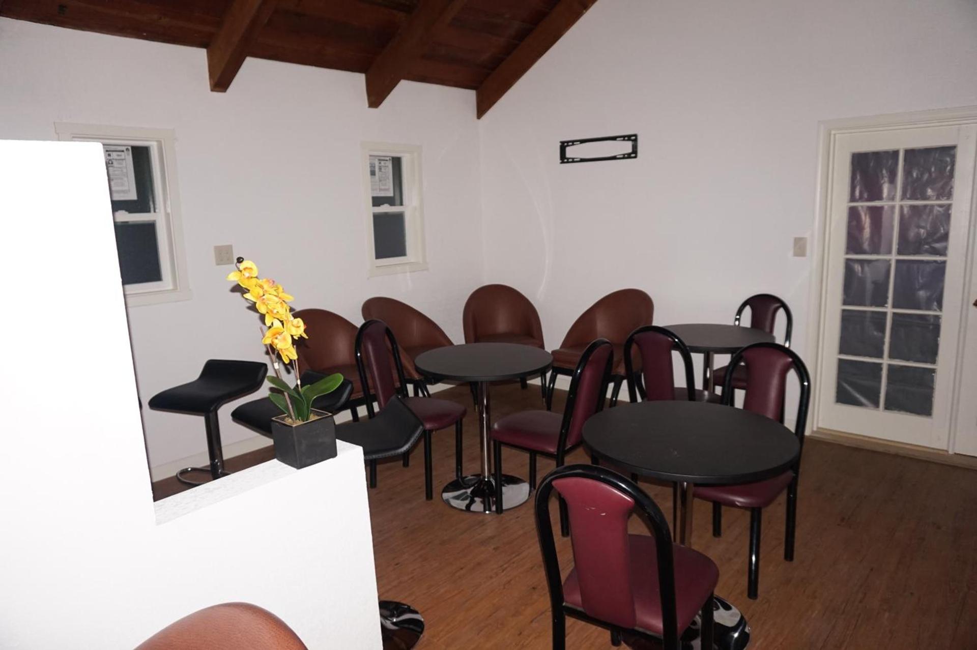 Eagle Crater Lake Inn photo 43