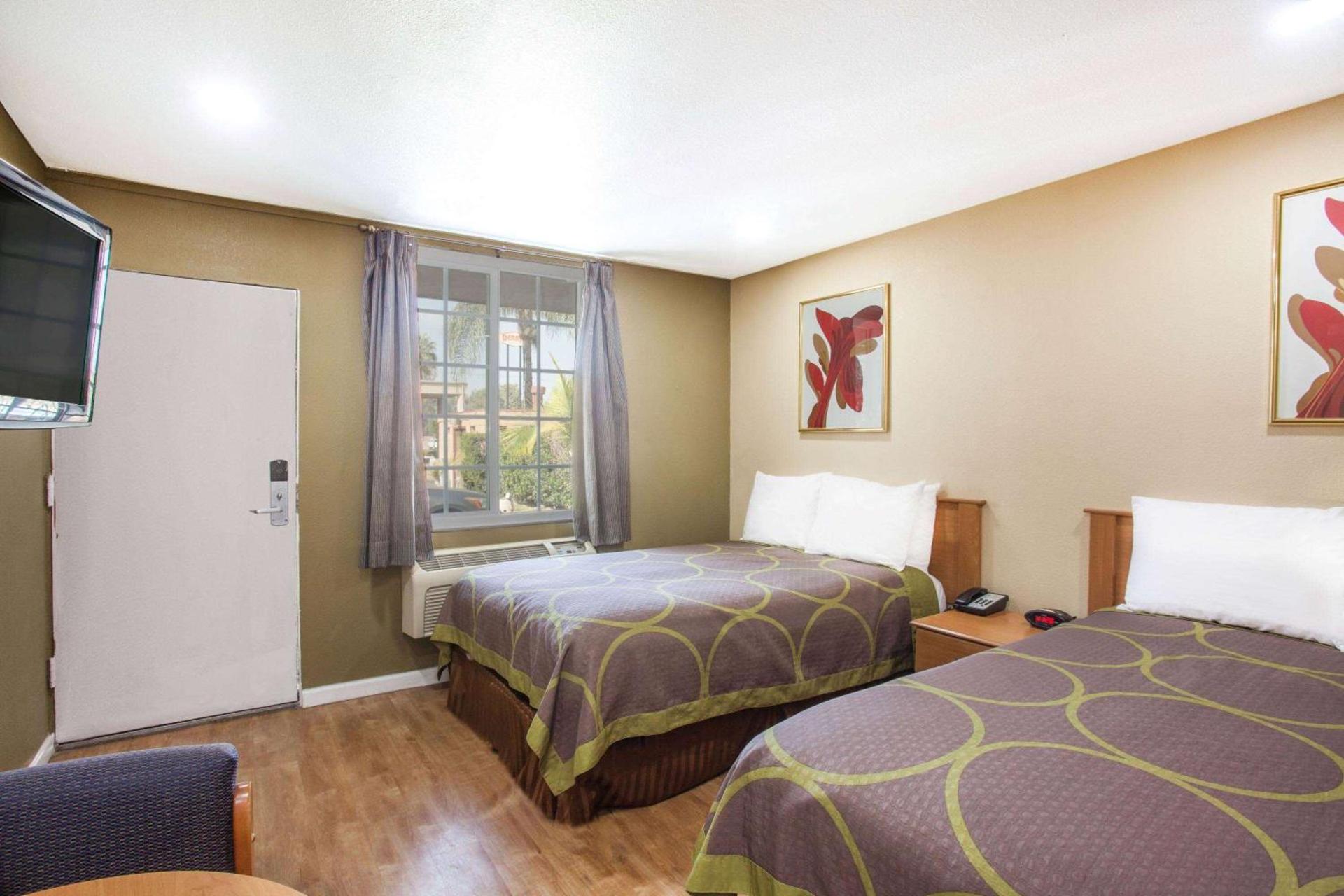 Super 8 by Wyndham Redlands/San Bernardino photo 12