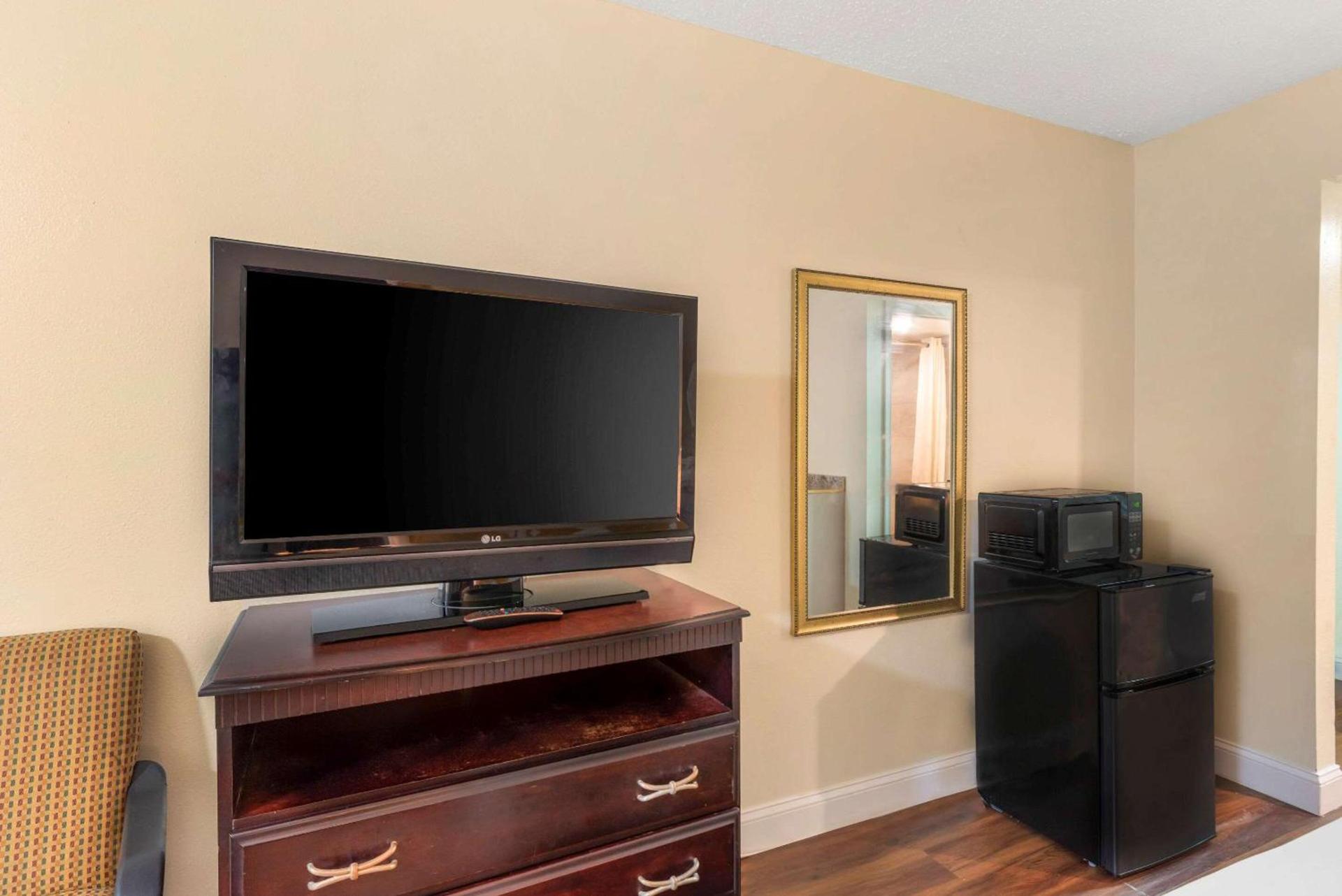 Rodeway Inn Colonial Heights I-95 photo 15