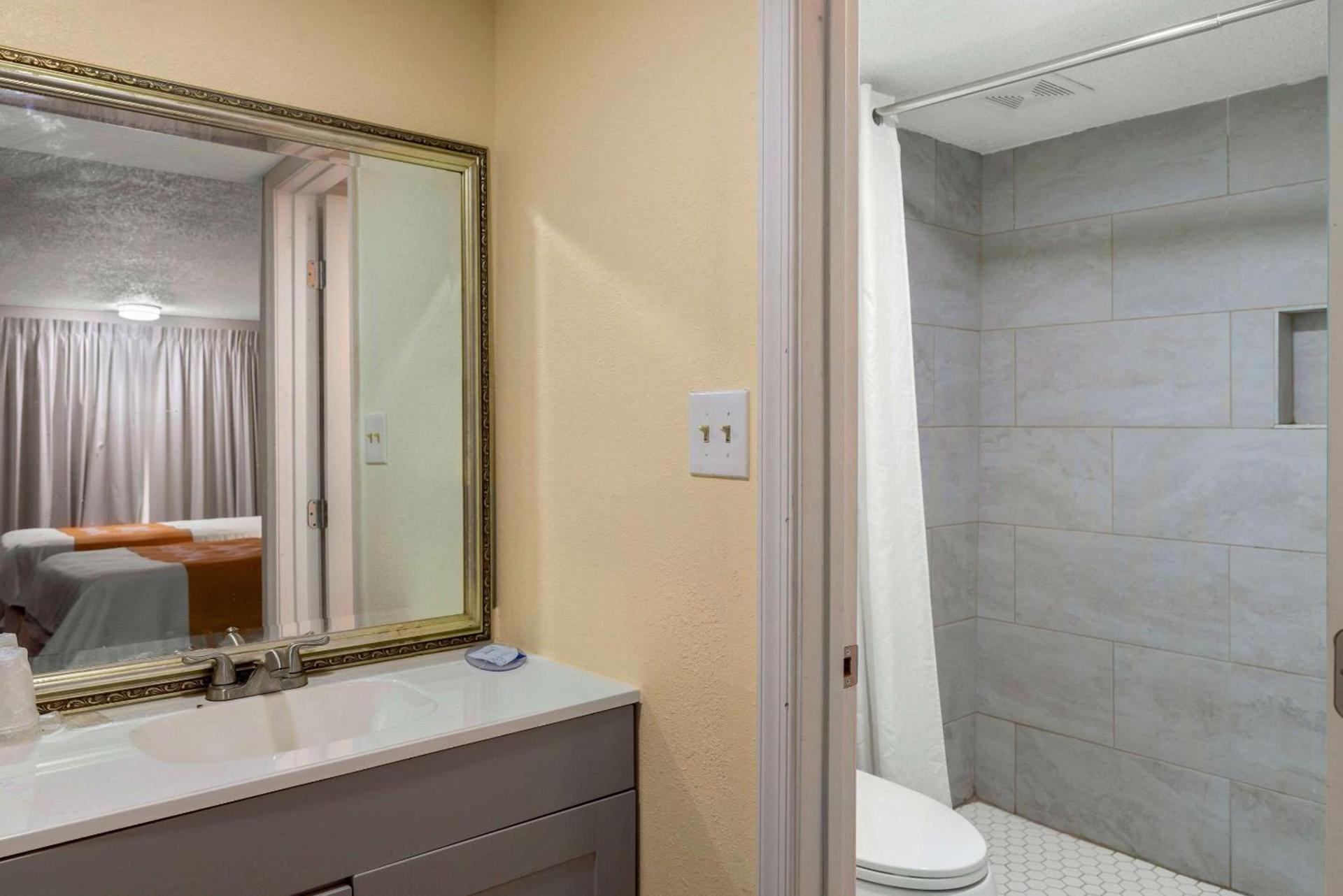 Rodeway Inn Colonial Heights I-95 photo 19