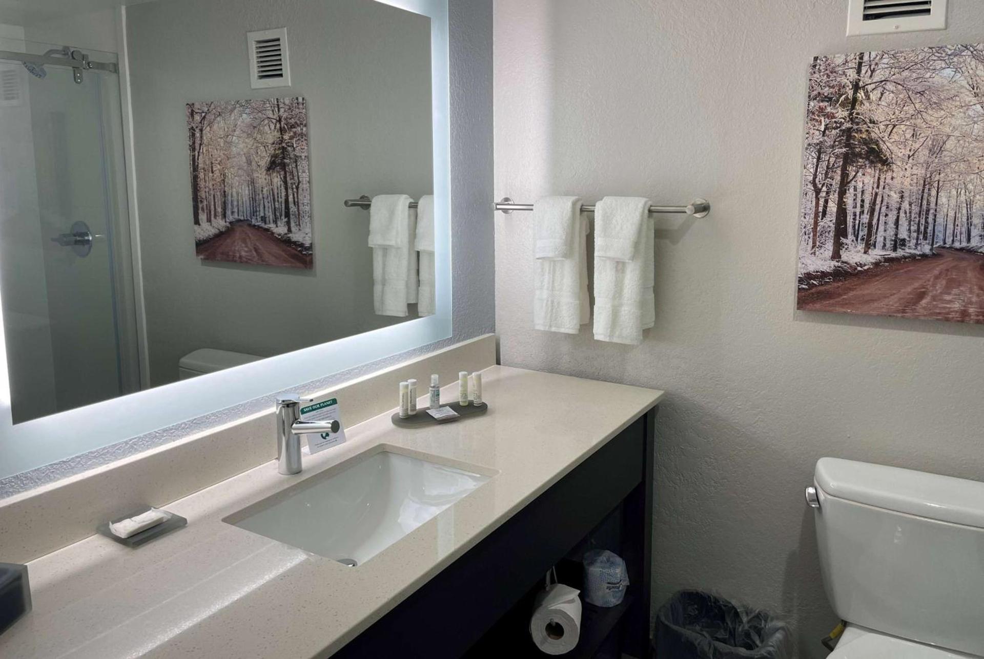 La Quinta by Wyndham Jonesboro photo 19