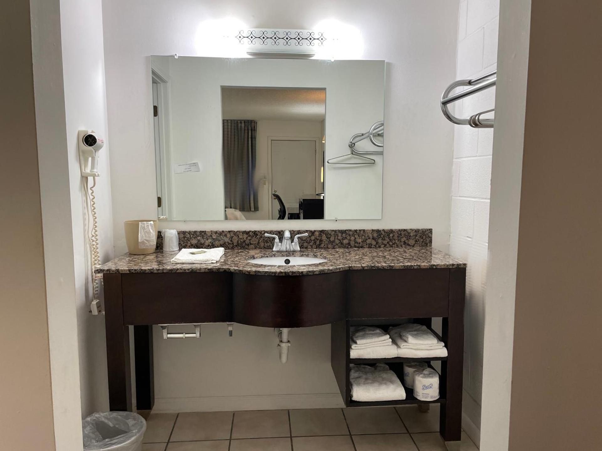Slumber Inn Harrisonville photo 8