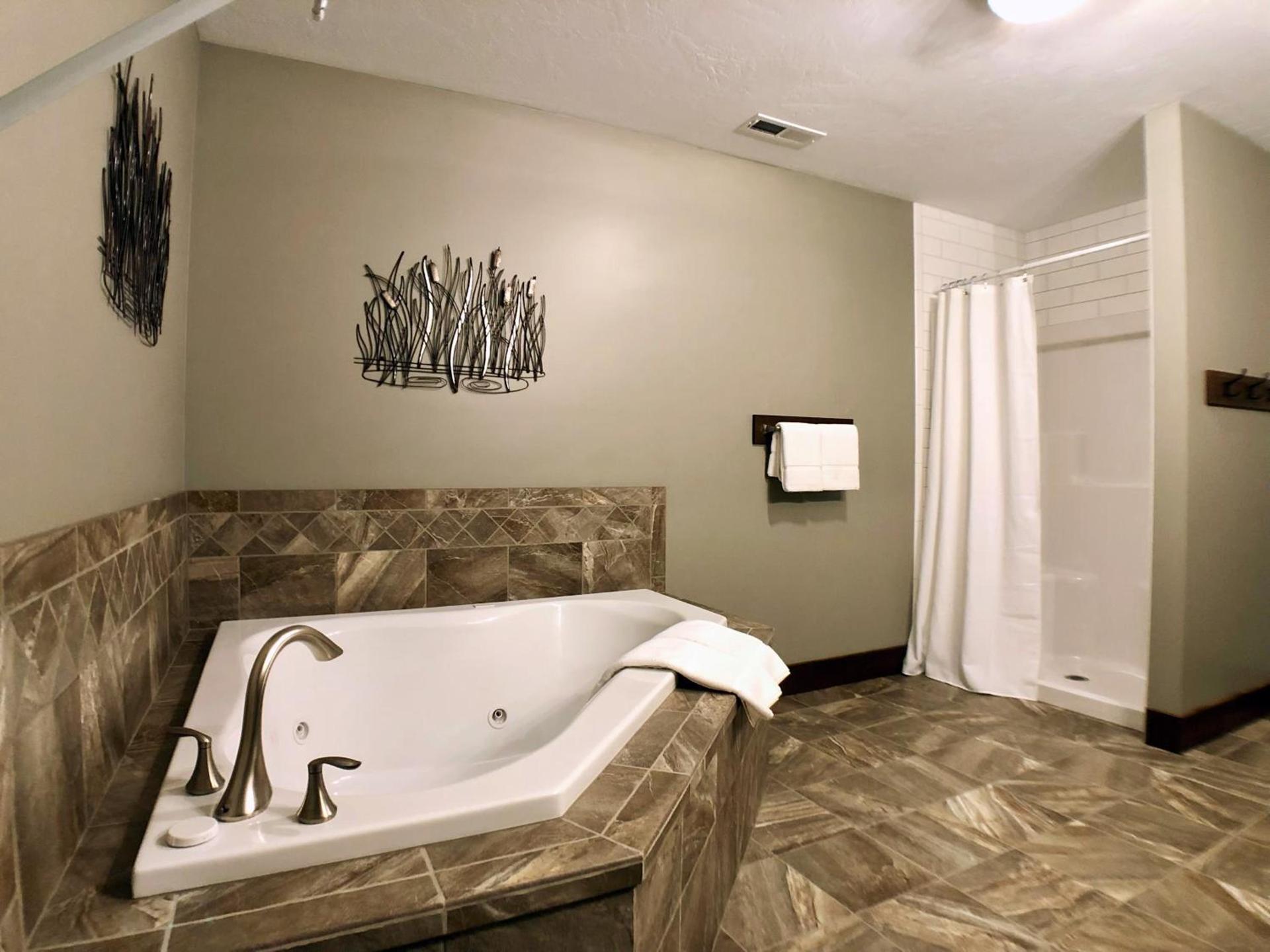 Sojourner's Lodge & Log Cabin Suites photo 82