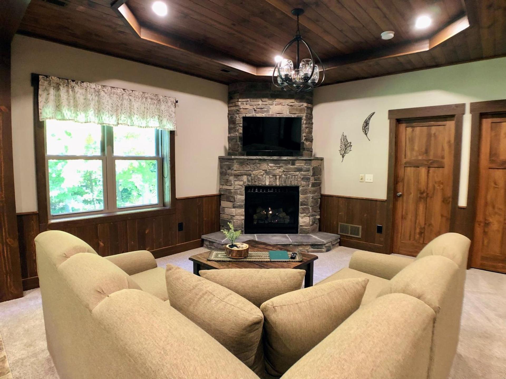 Sojourner's Lodge & Log Cabin Suites photo 32