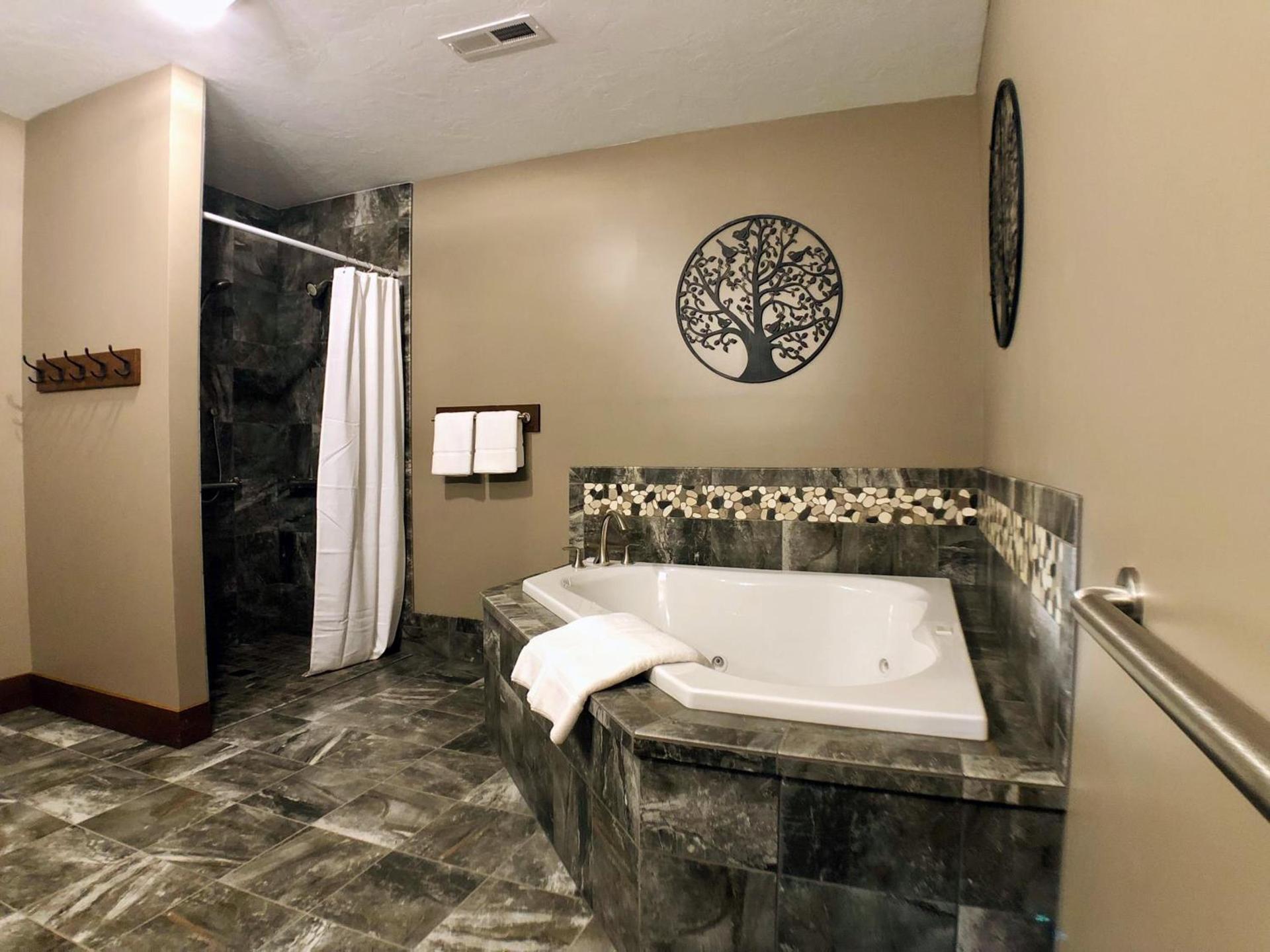 Sojourner's Lodge & Log Cabin Suites photo 66