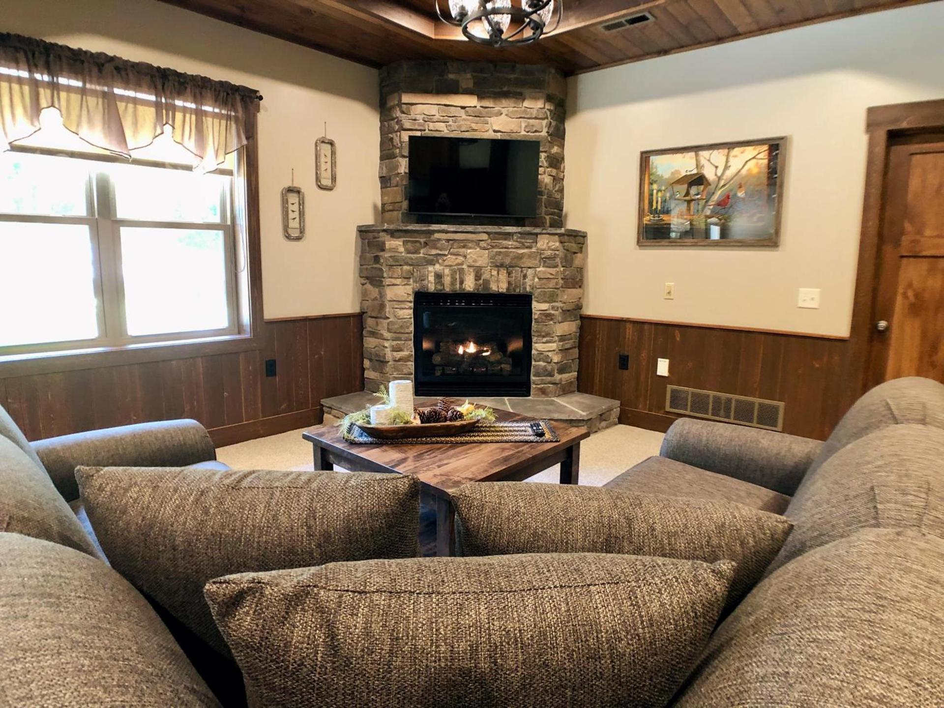 Sojourner's Lodge & Log Cabin Suites photo 60