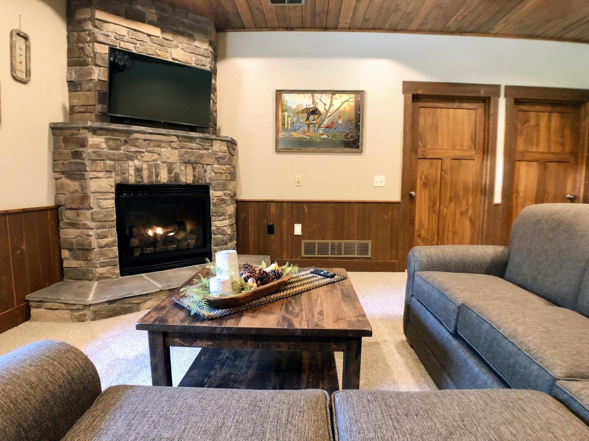 Sojourner's Lodge & Log Cabin Suites photo 61