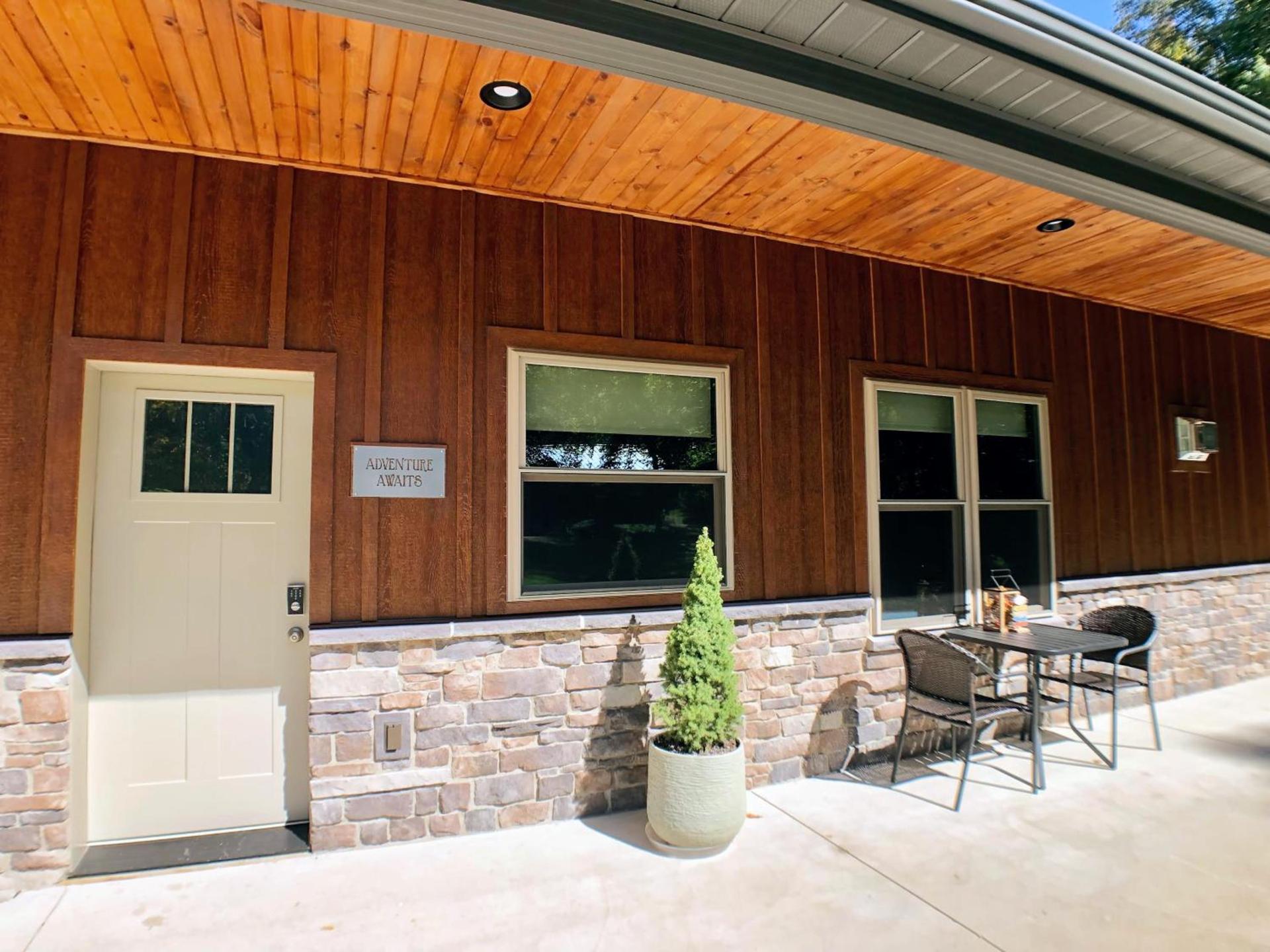 Sojourner's Lodge & Log Cabin Suites photo 49