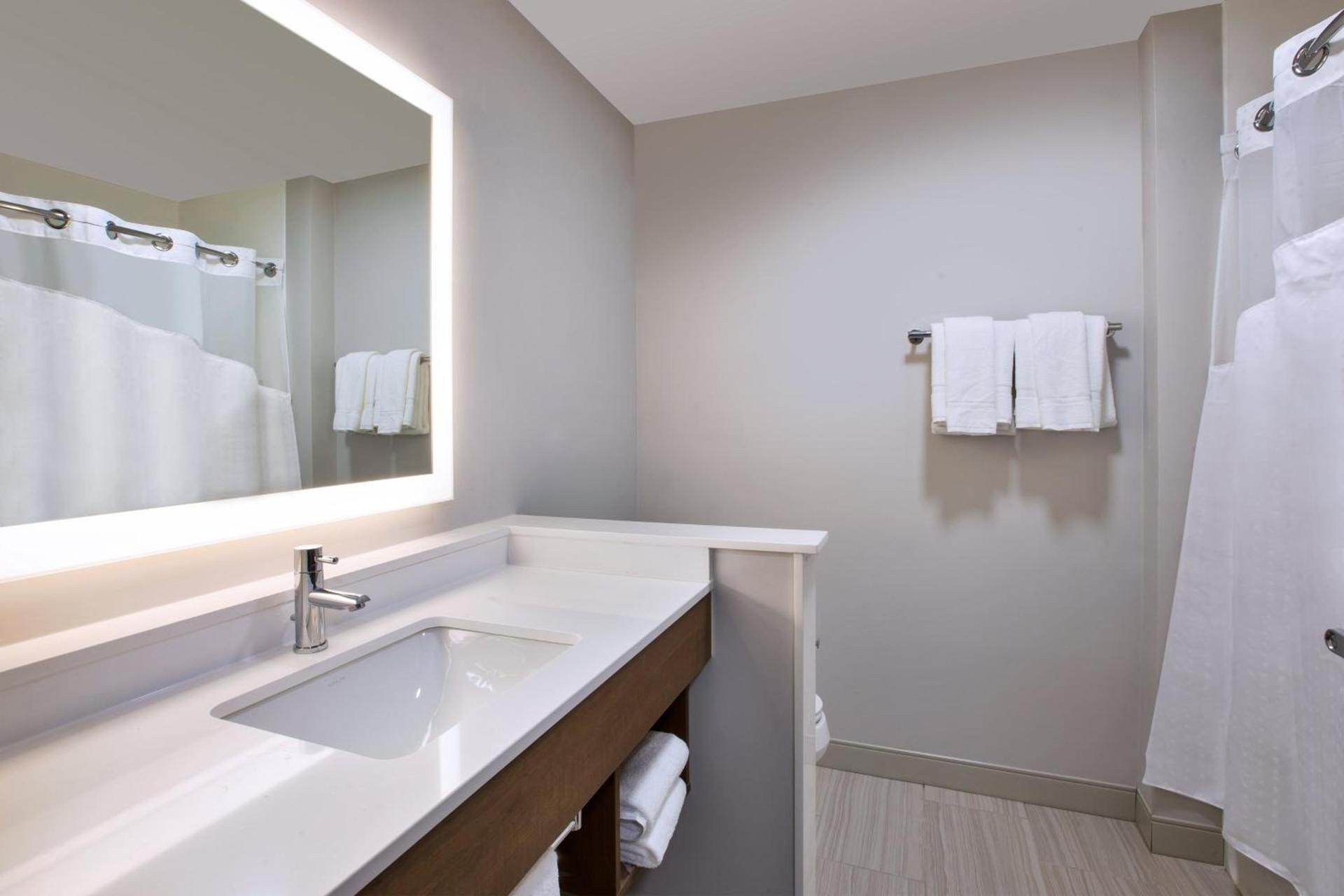 Holiday Inn Express & Suites Wooster by IHG photo 56