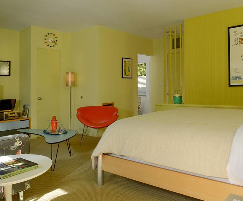 Orbit In - 21 and Over - A Town & Desert Boutique Hotel photo 11