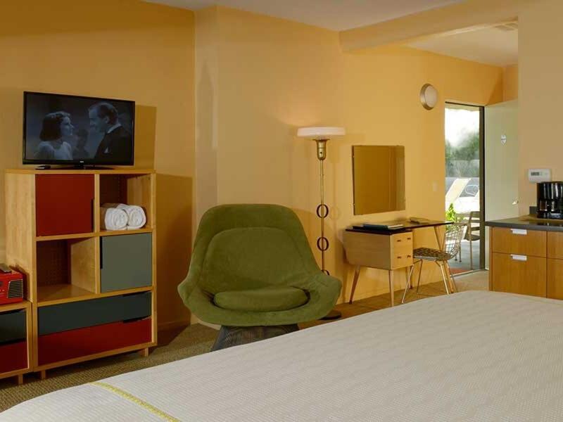 Orbit In - 21 and Over - A Town & Desert Boutique Hotel photo 15