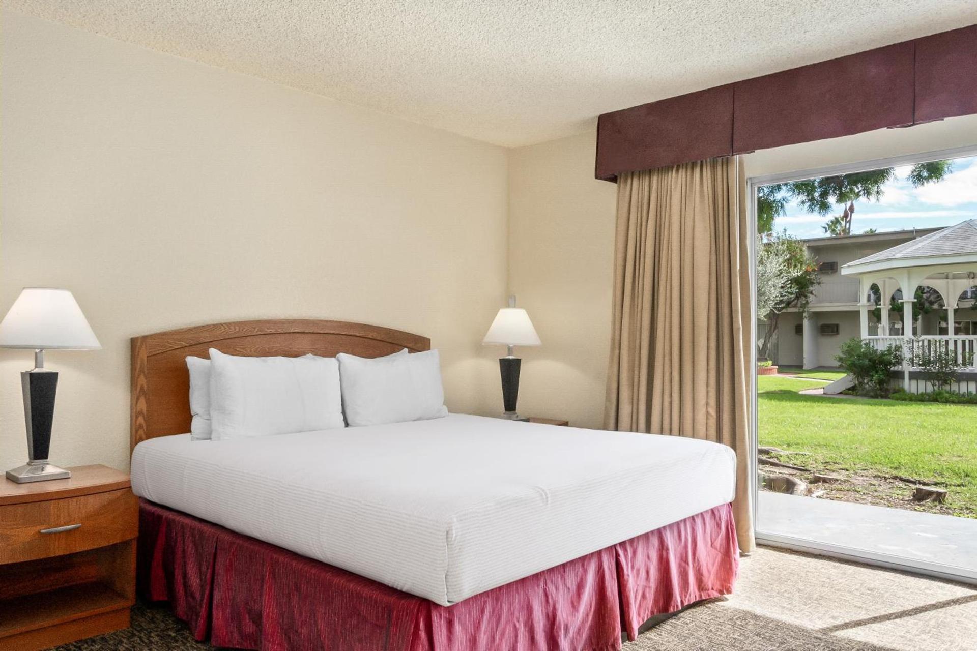 Golden Sails Hotel photo 23