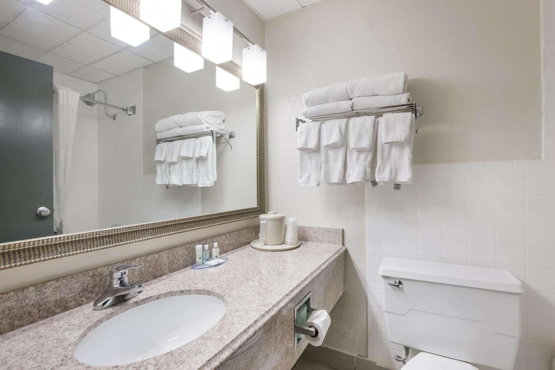 Quality Inn Joliet photo 17