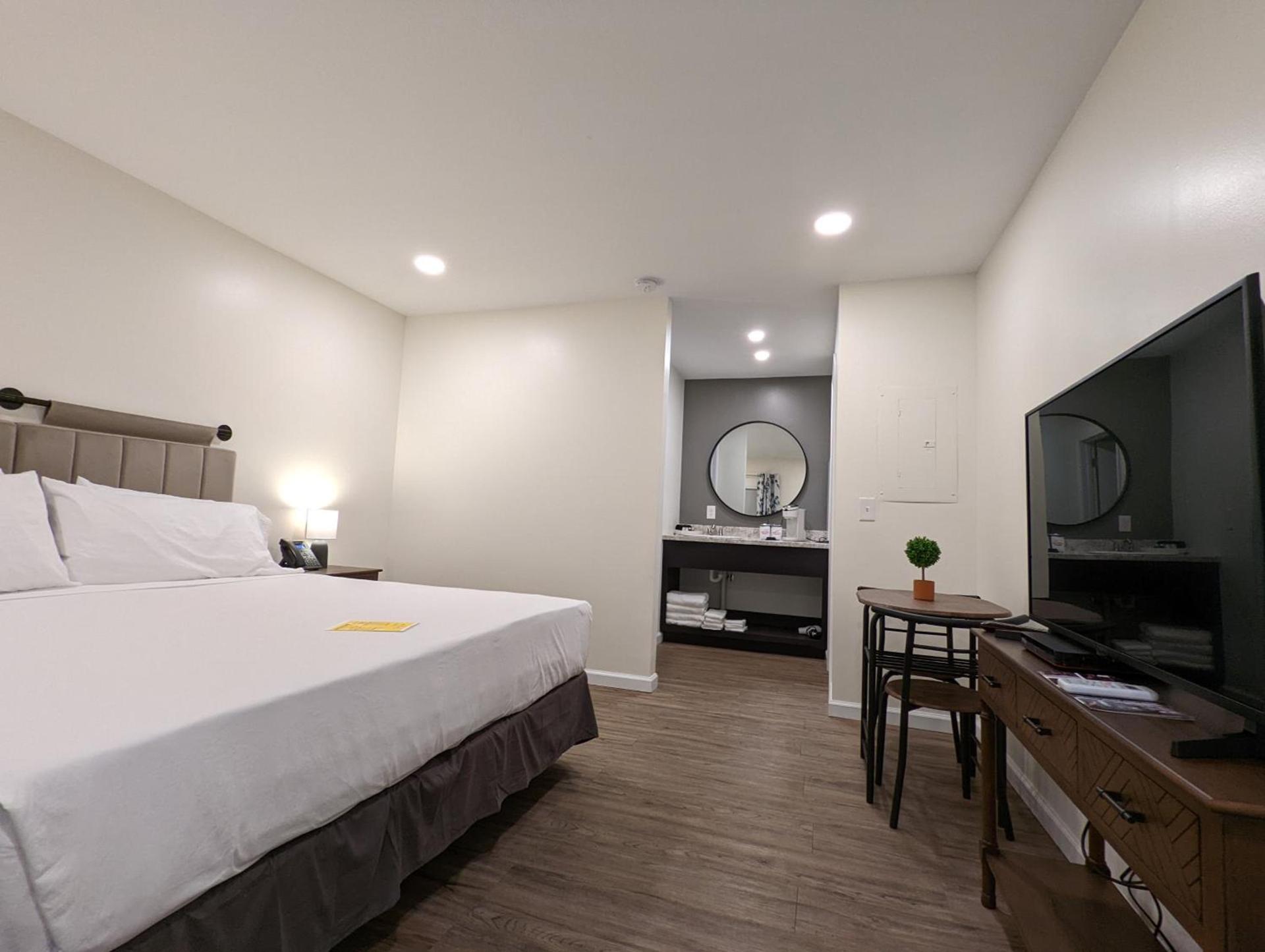 The Honey Bee Motel photo 6