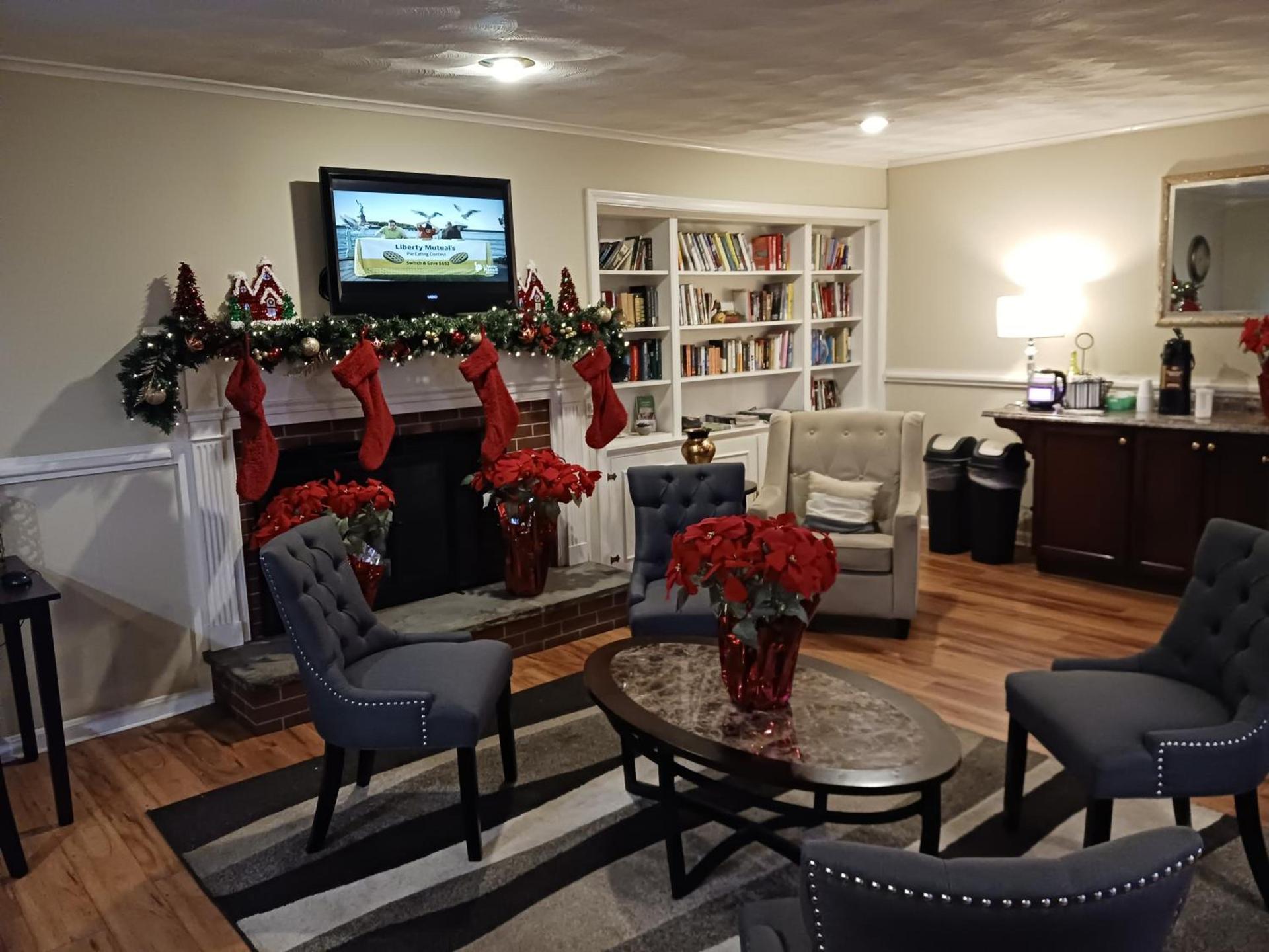 Colonial Inn Seekonk photo 25