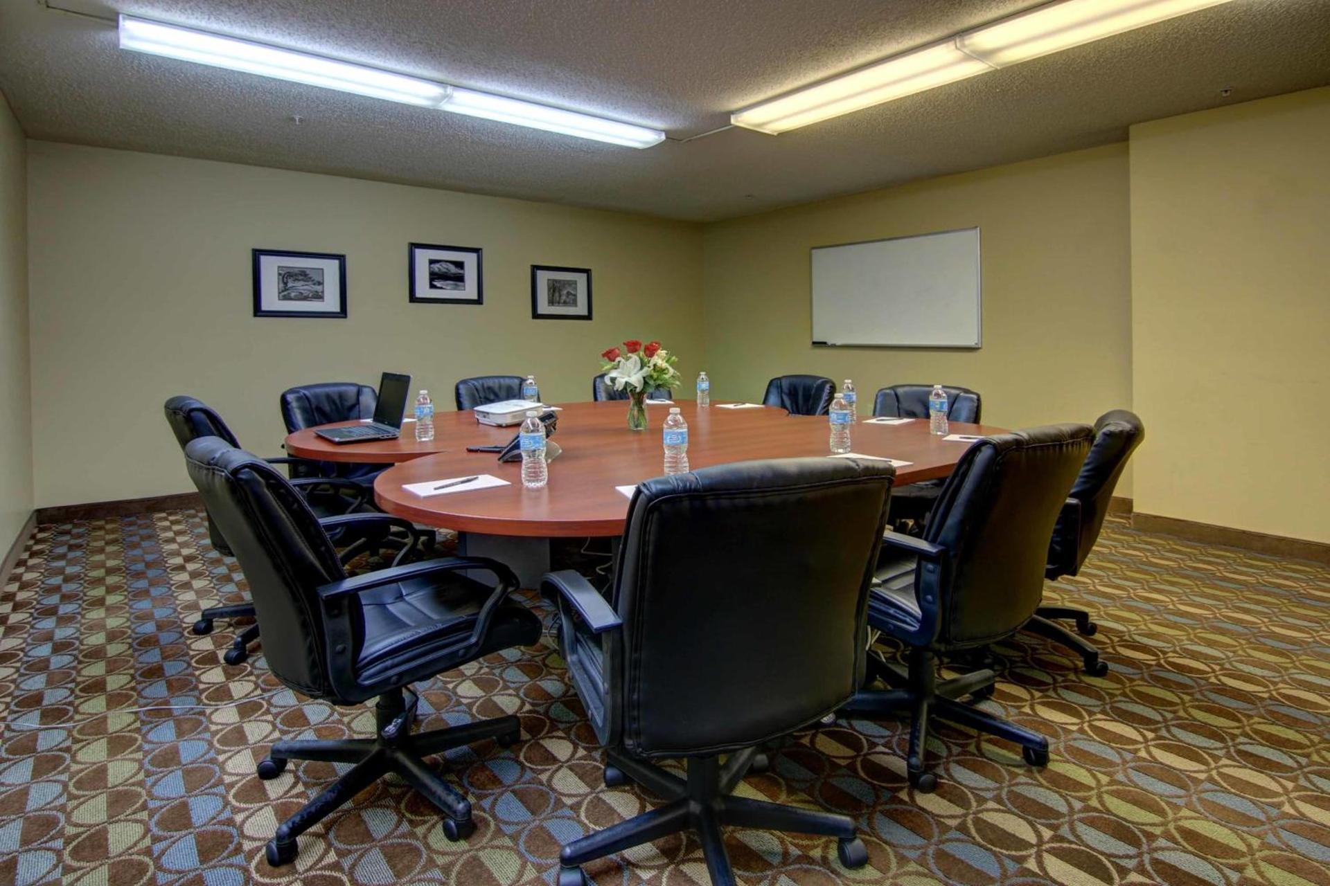 InTown Suites Extended Stay Marietta GA - Roswell Rd photo 6