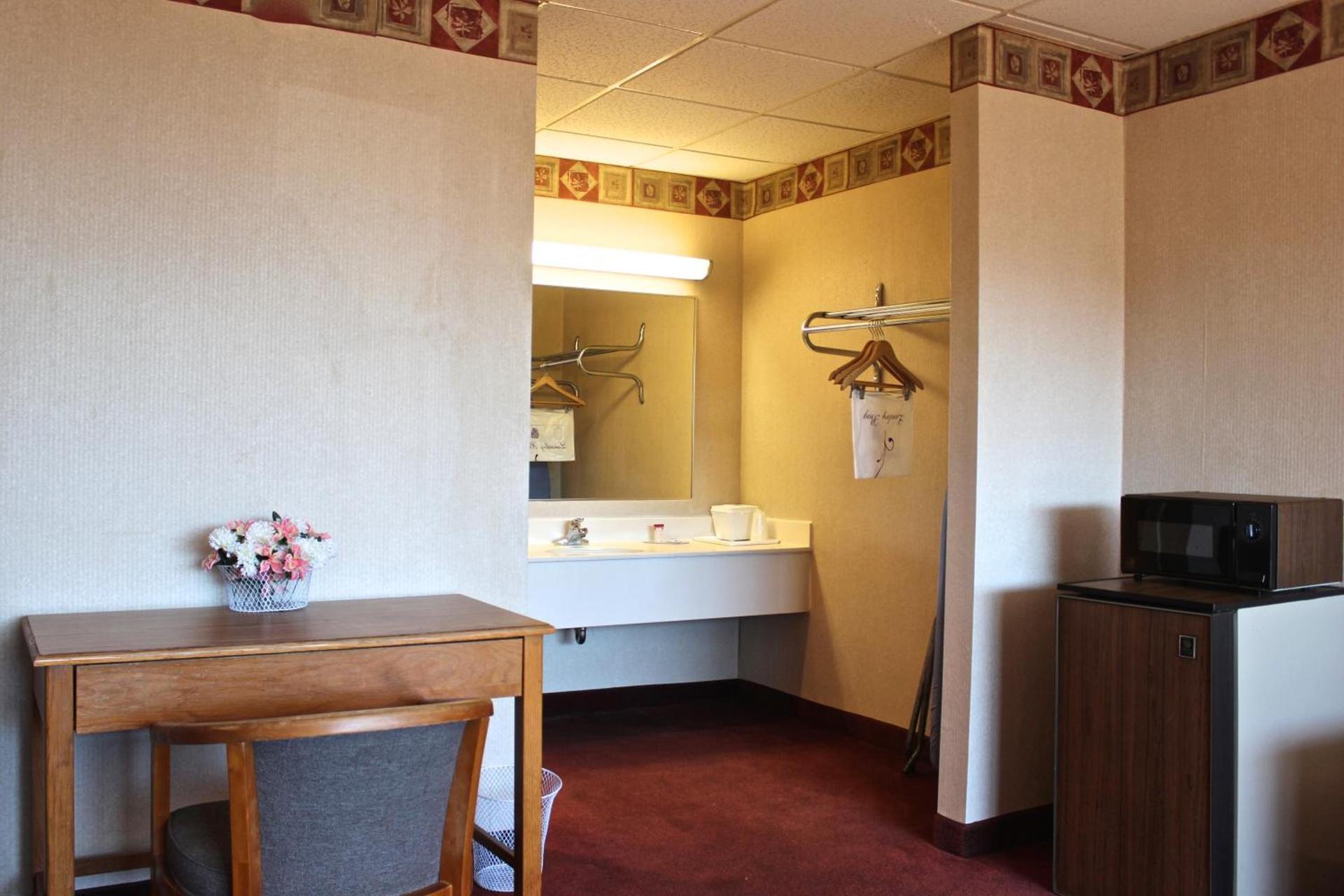Regency Inn Richmond photo 16