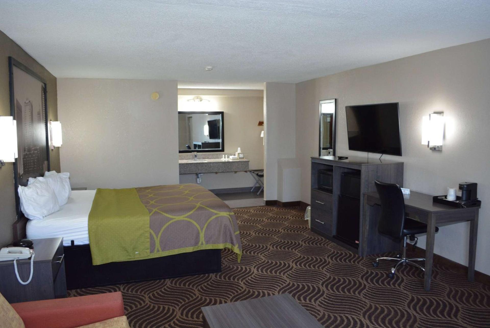 Super 8 by Wyndham Huntersville/Charlotte Area photo 18
