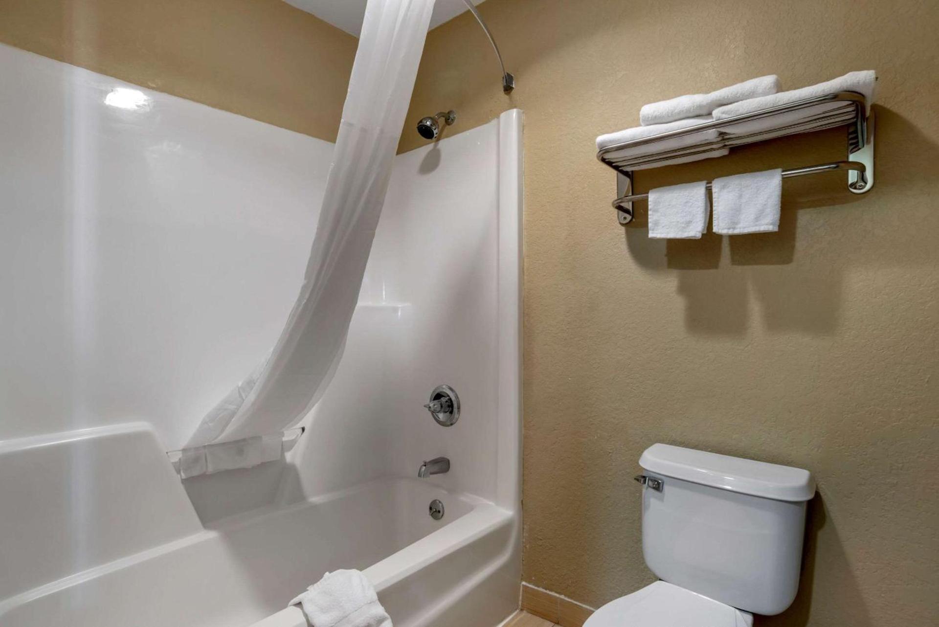 Quality Inn Phenix City Columbus photo 23