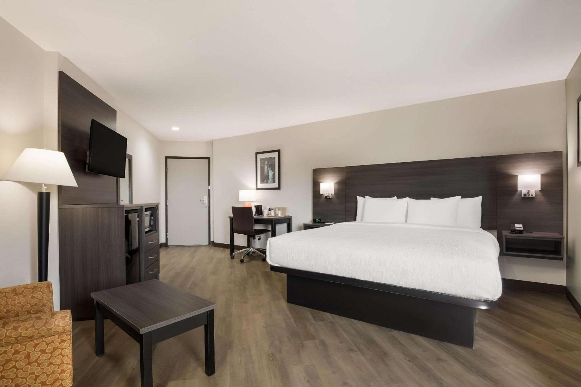 Quality Suites Tulsa I-44 photo 22