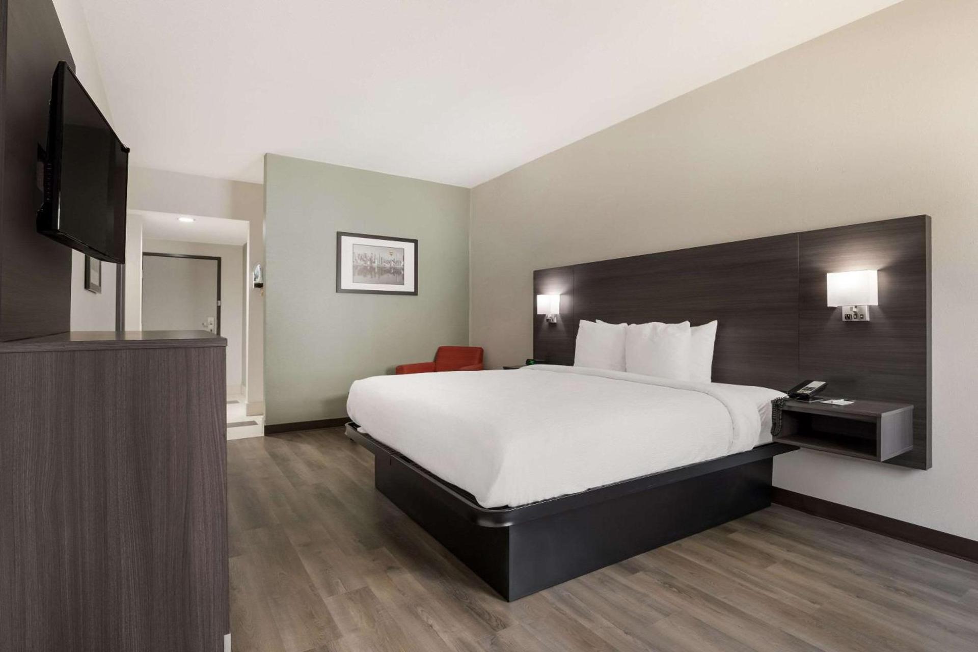 Quality Suites Tulsa I-44 photo 5