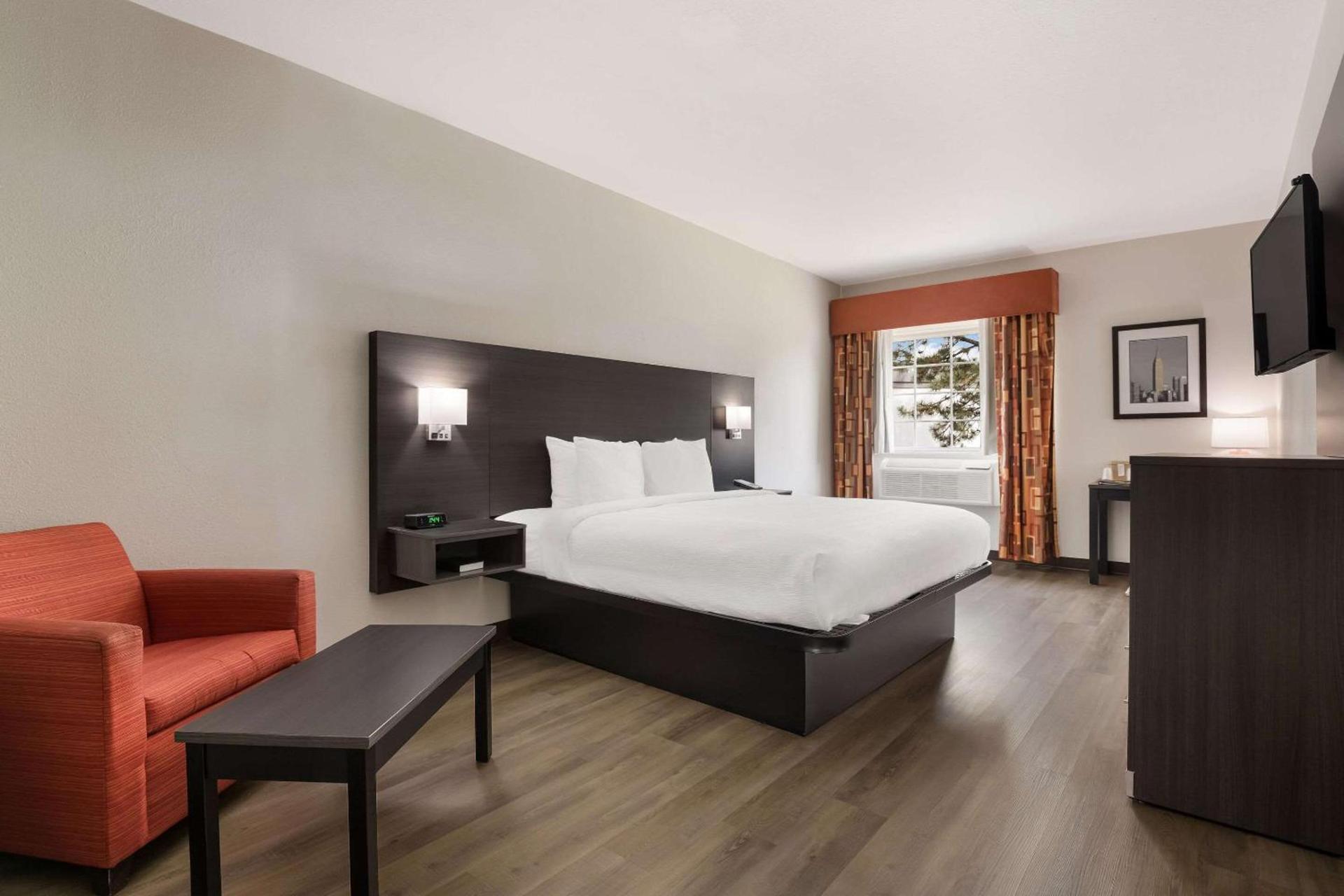 Quality Suites Tulsa I-44 photo 12