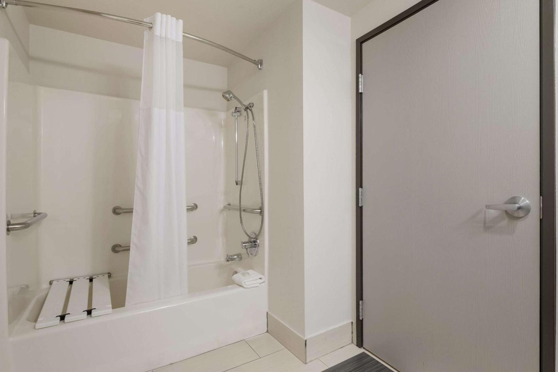 Quality Suites Tulsa I-44 photo 26