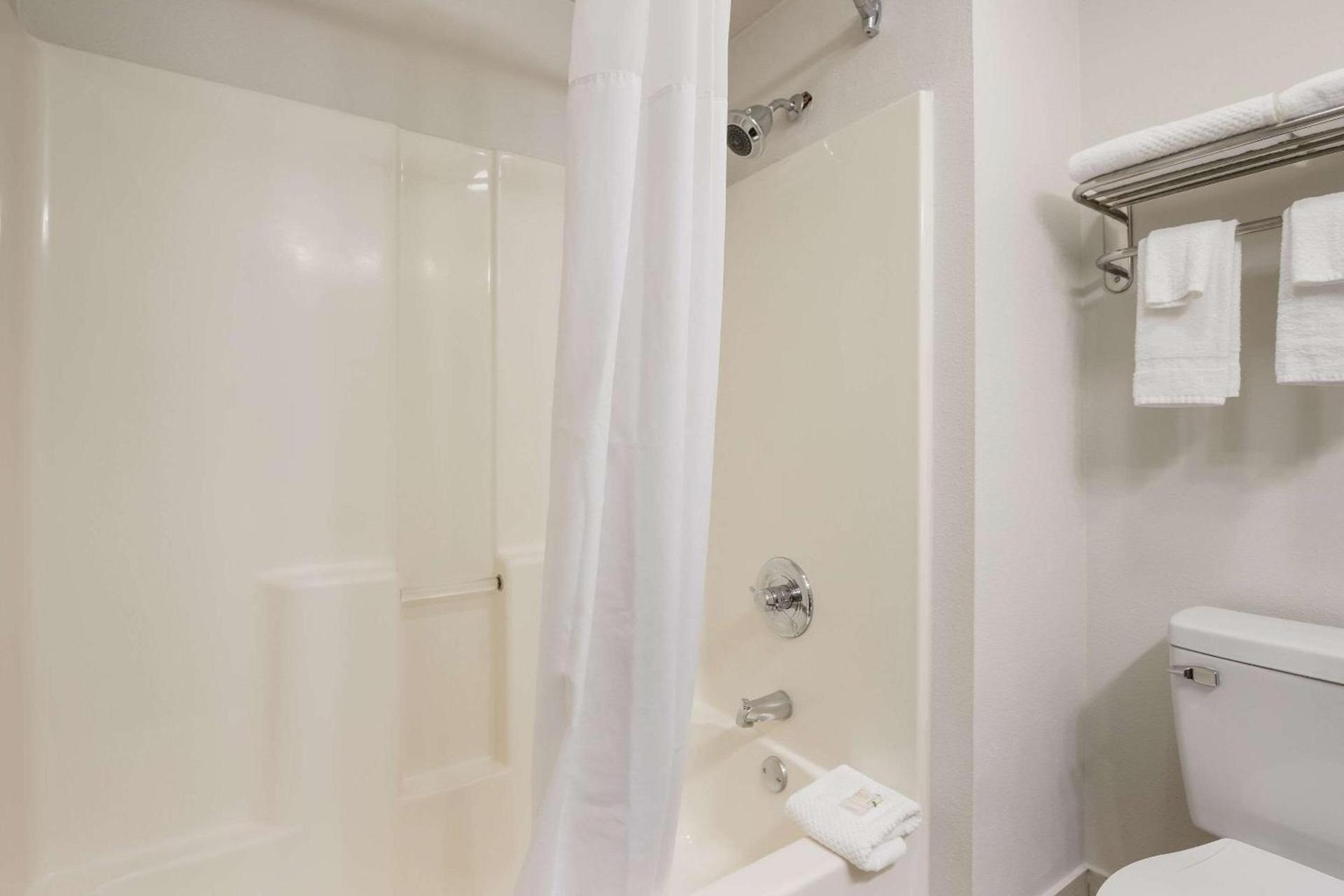 Quality Suites Tulsa I-44 photo 10