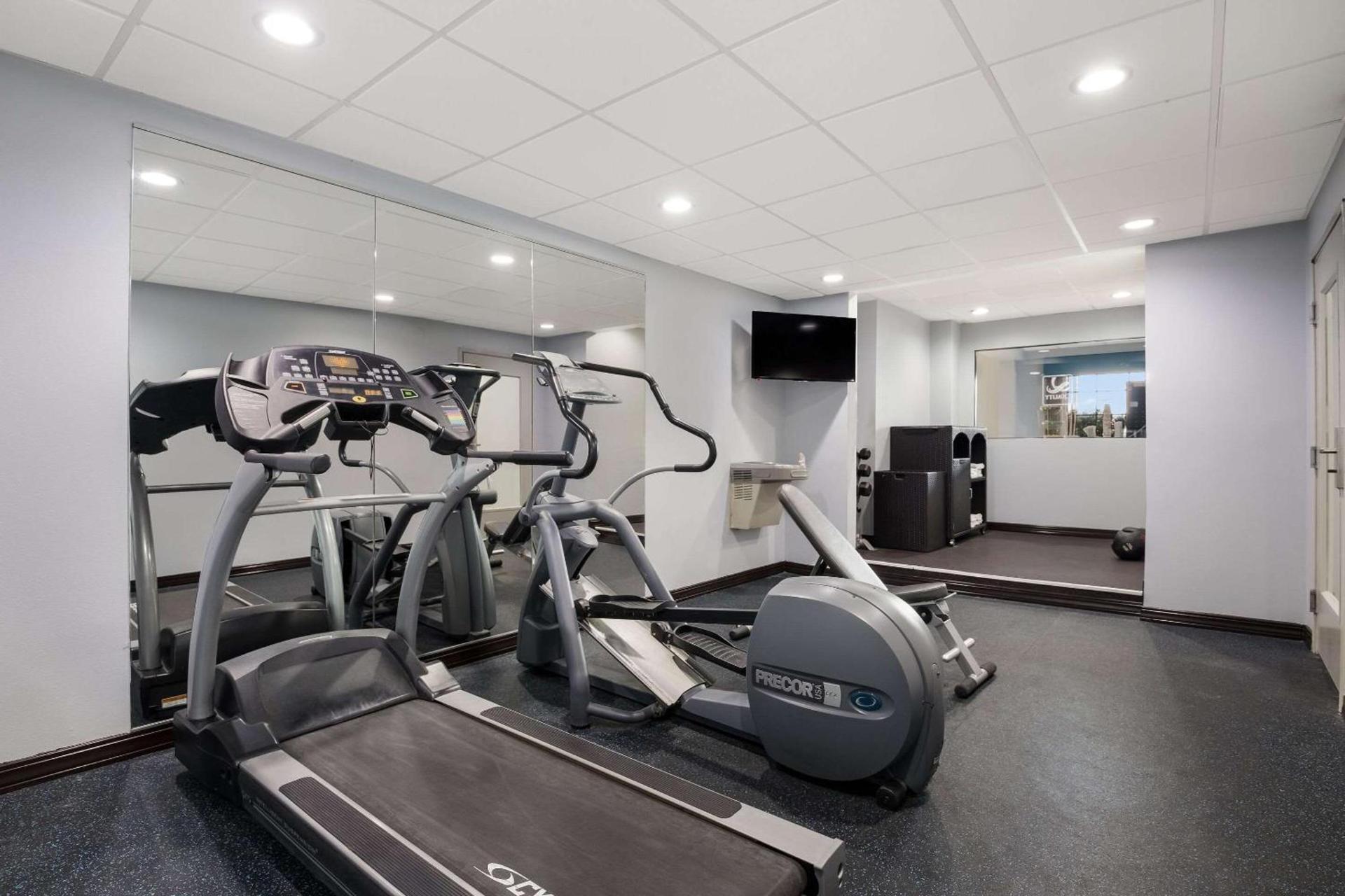 Quality Suites Tulsa I-44 photo 16