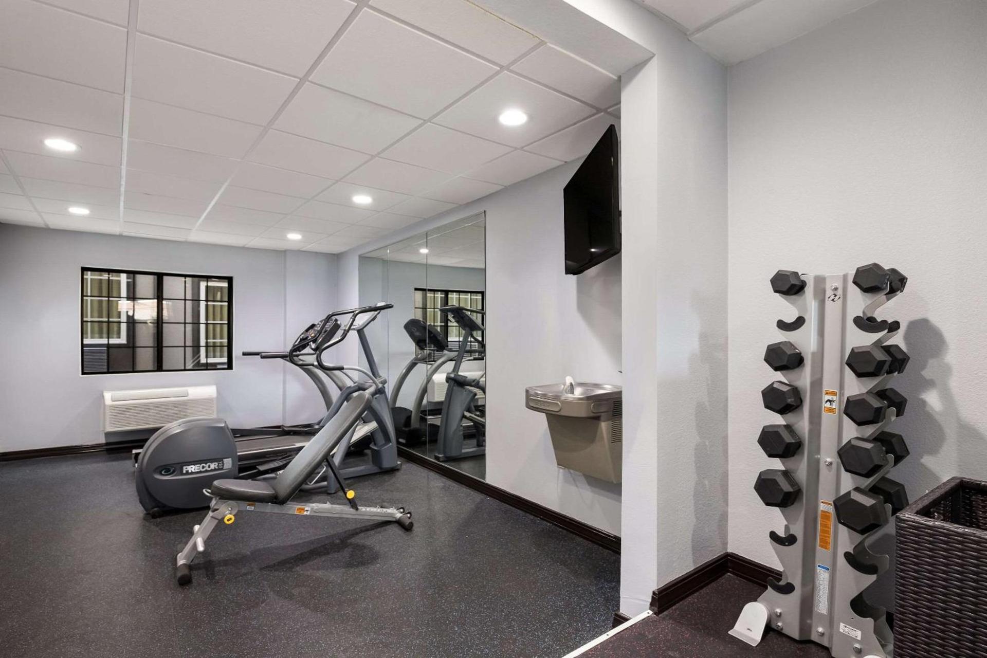 Quality Suites Tulsa I-44 photo 13