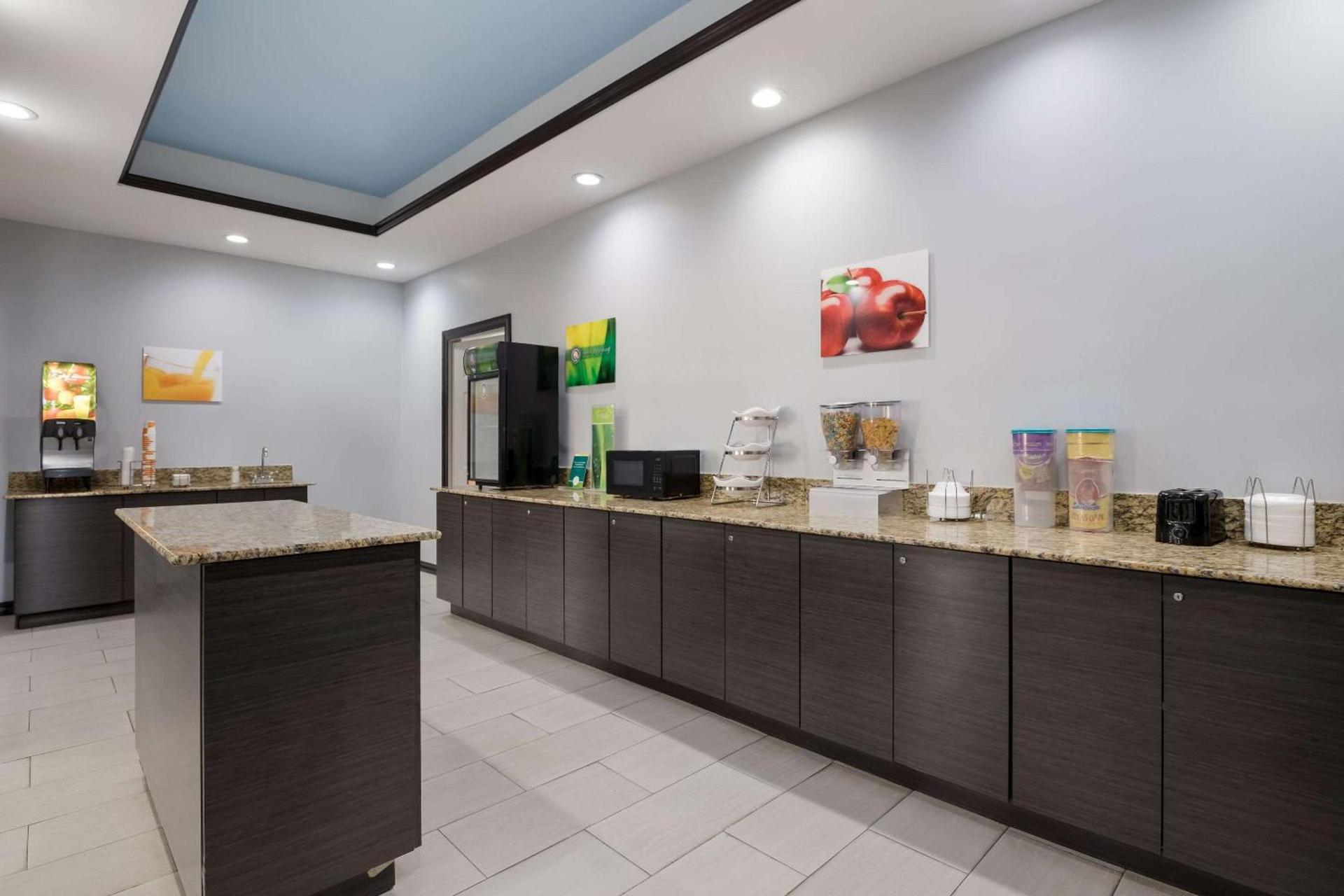 Quality Suites Tulsa I-44 photo 19