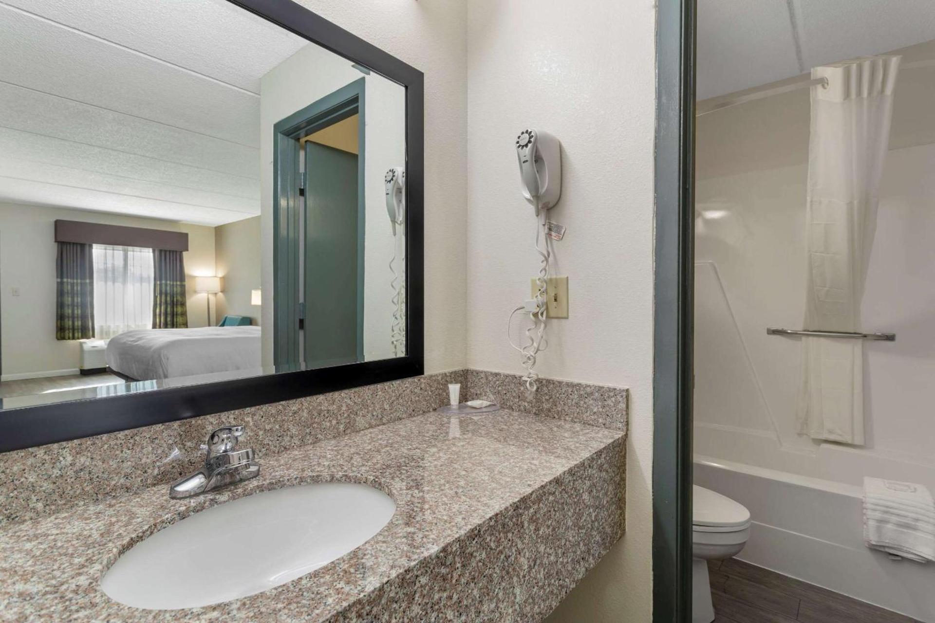 Clarion Pointe Kimball By Choice Hotels photo 13