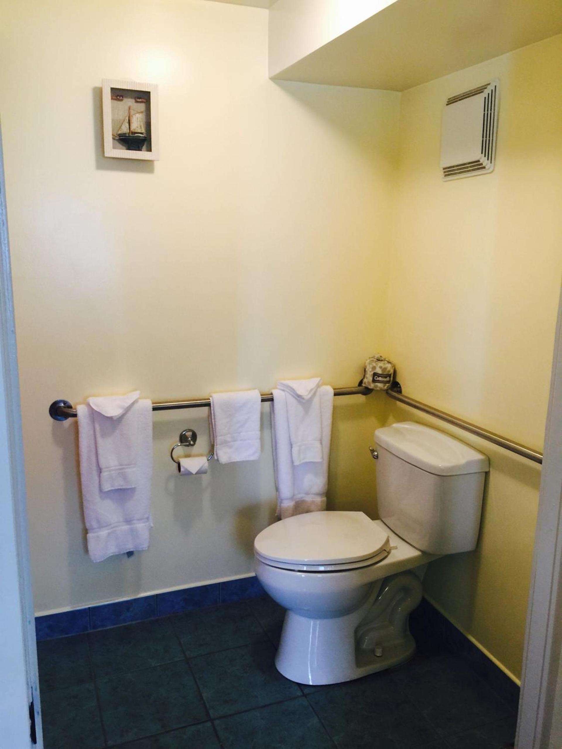 Harbor Inn photo 17