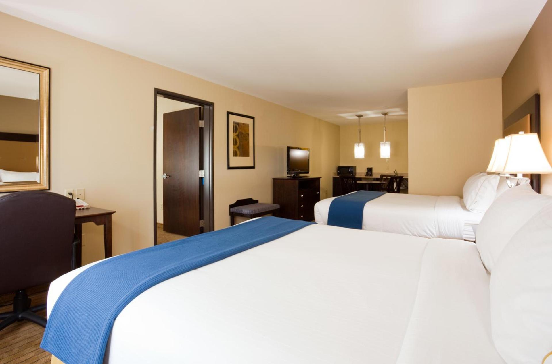 Holiday Inn Express & Suites Madison-Verona by IHG photo 4