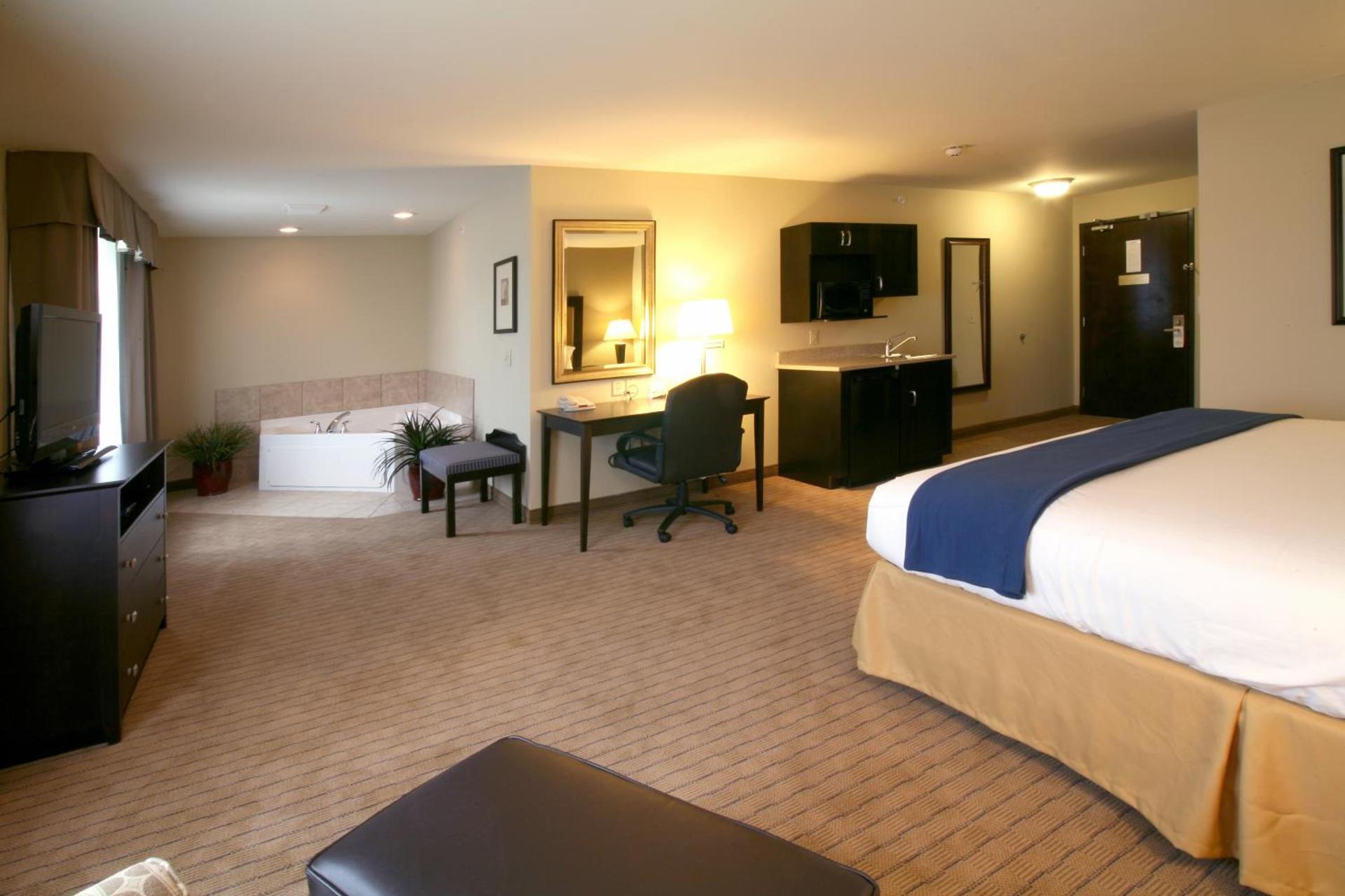 Holiday Inn Express & Suites Madison-Verona by IHG photo 9