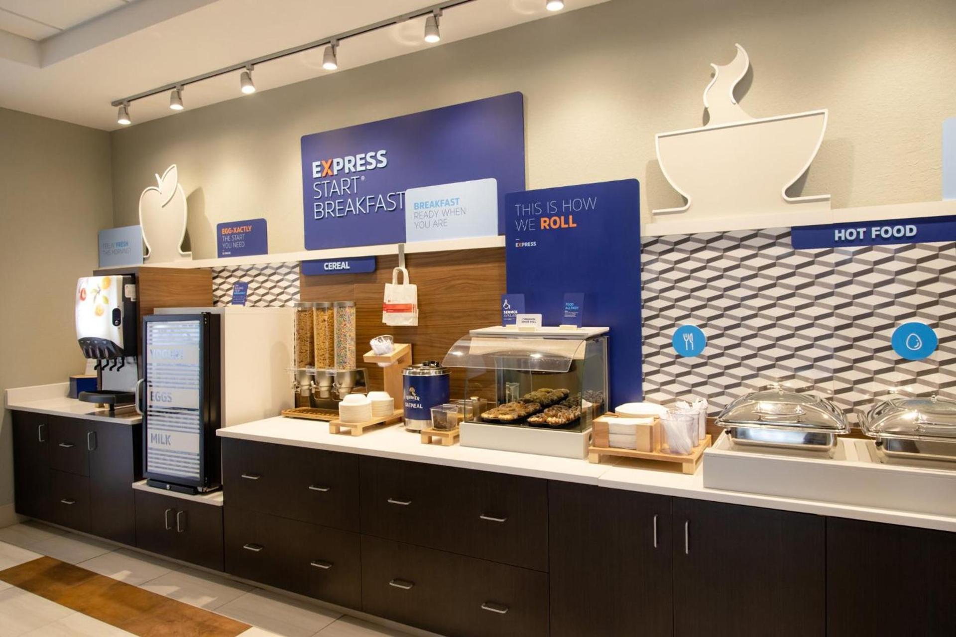 Holiday Inn Express Marshfield - Springfield Area by IHG photo 18