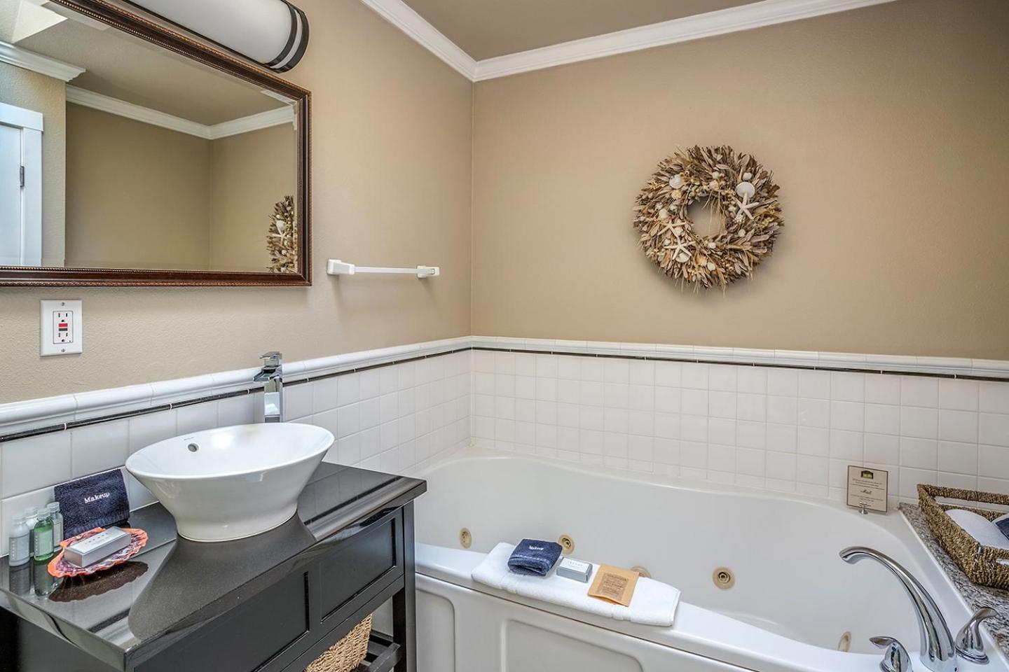 Cannon Beach Hotel Collection photo 68