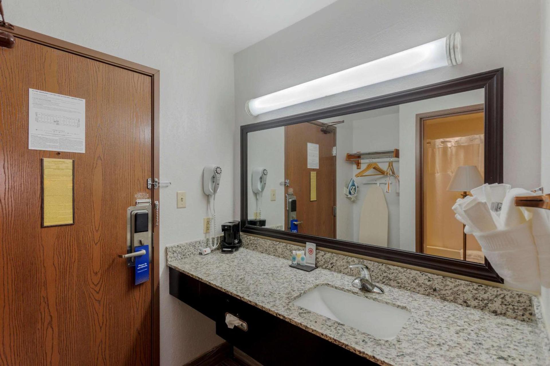 Comfort Inn & Suites Brentwood - Nashville photo 11